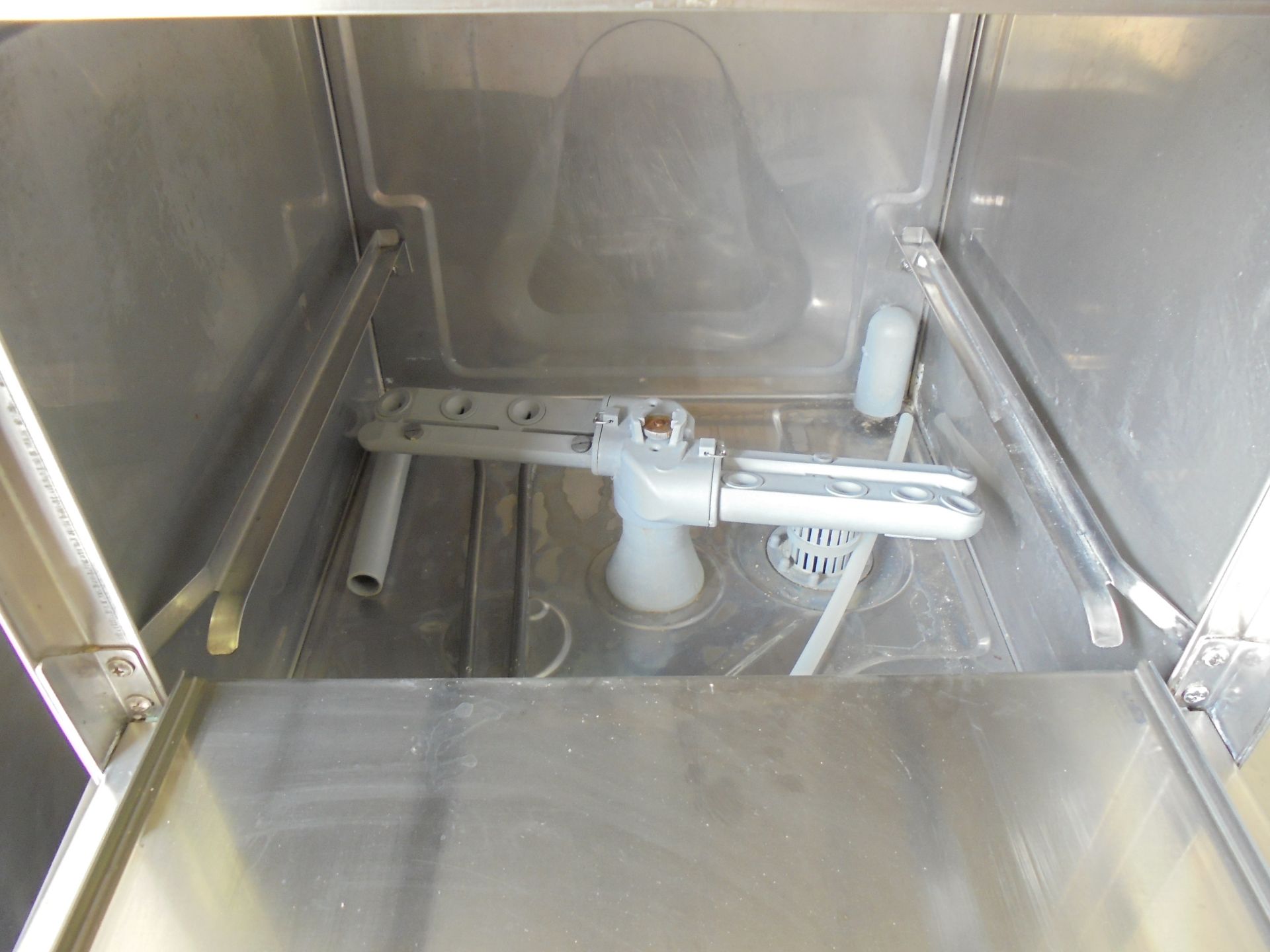 Cater Wash Glass Washer, Model CK40/PS. Size (H) 75cm x (D) 50cm x (W) 47cm . Comes with 2 Plastic - Image 2 of 5