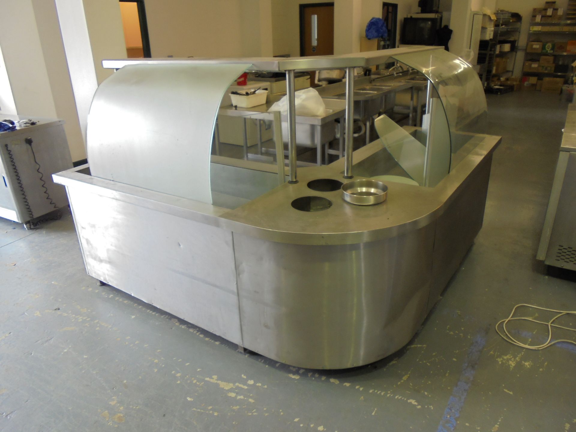 L Shaped Curved Glass Electric Bain Marie Serving Display Counter. Size (H) 140cm x (D) 72cm x (W)