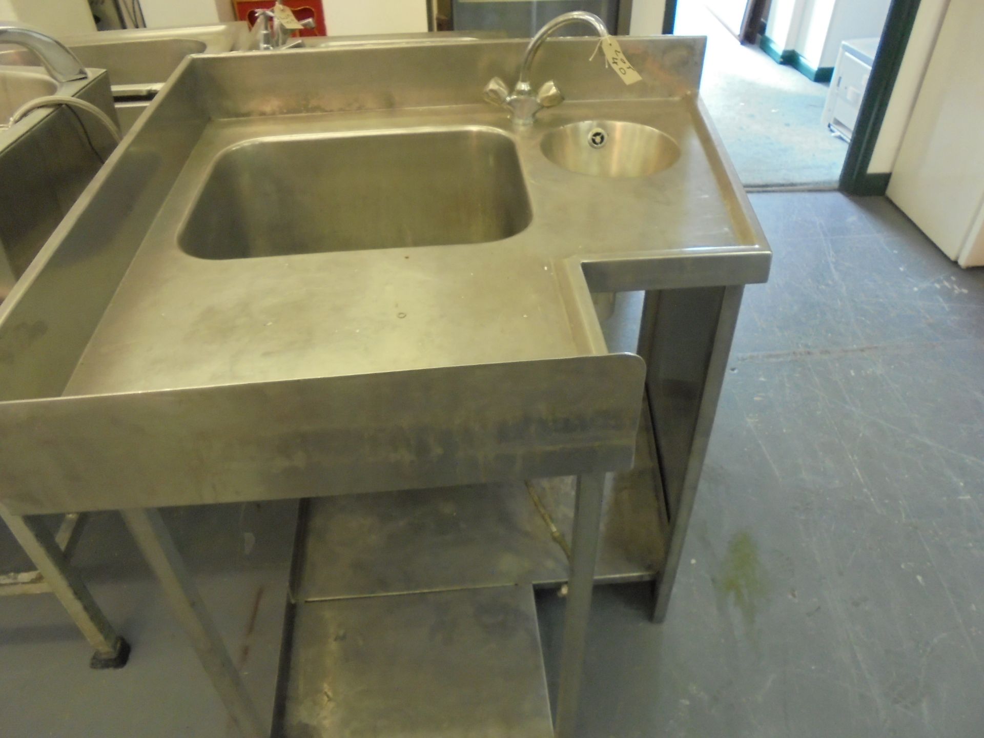 Stainless Steel Commercial Corner Single Bowl Sink with Hand Basin & Shelf Under. Size (H) 90cm x ( - Image 2 of 3