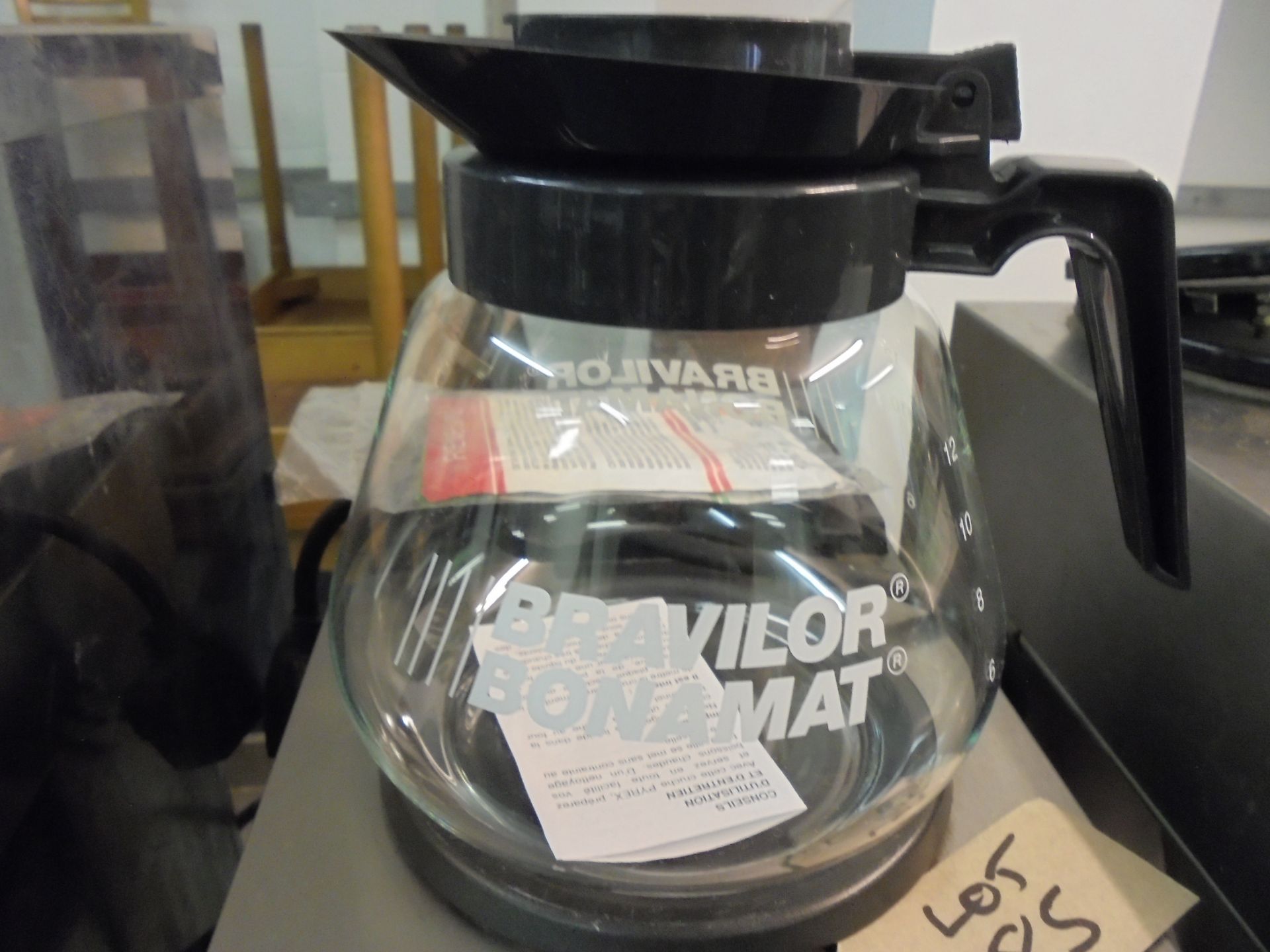 Bravilor Bonamat Novo 2 Filter Coffee Machine. Comes with 2 New Jugs. - Image 3 of 4