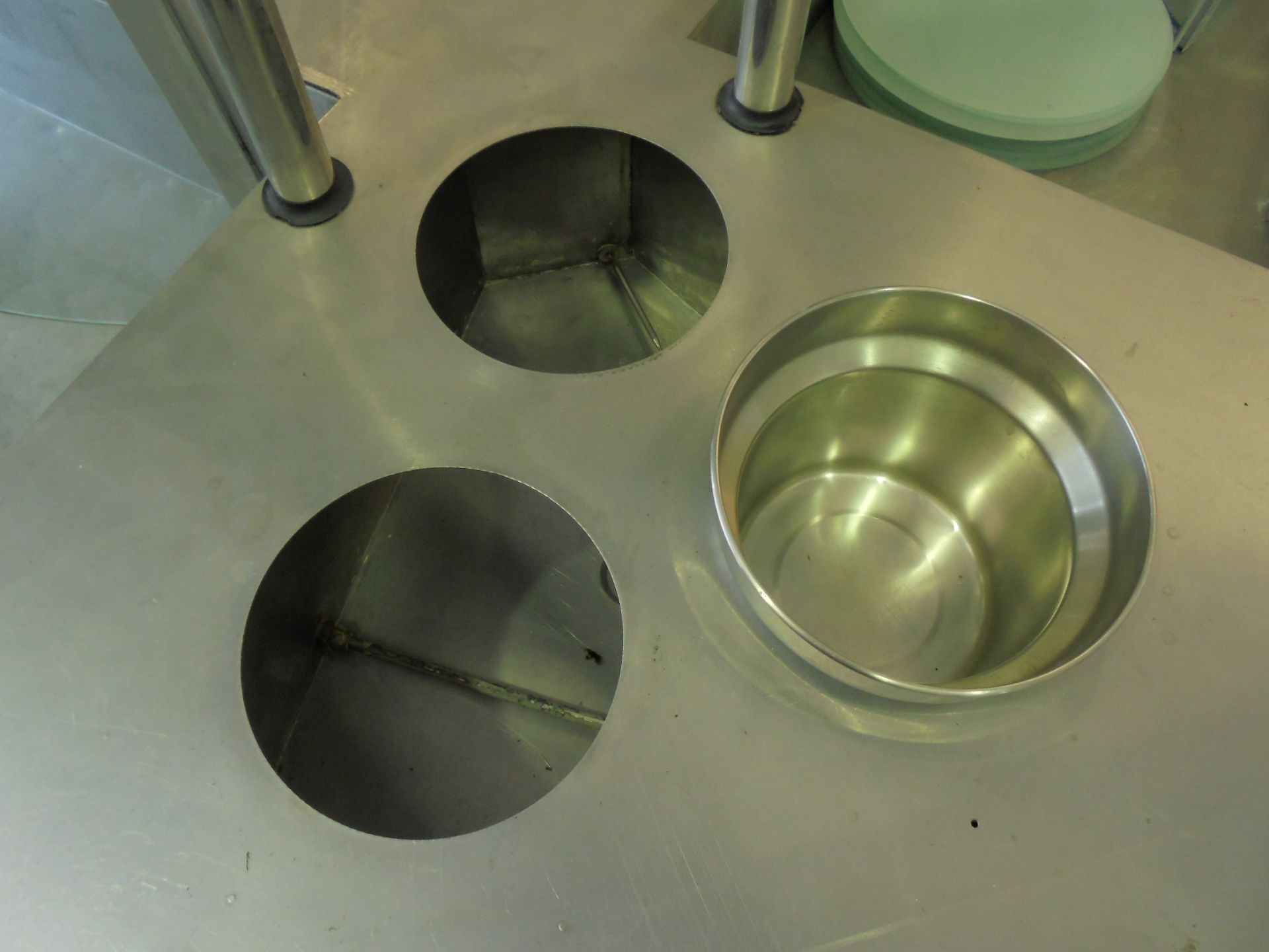 L Shaped Curved Glass Electric Bain Marie Serving Display Counter. Size (H) 140cm x (D) 72cm x (W) - Image 10 of 11