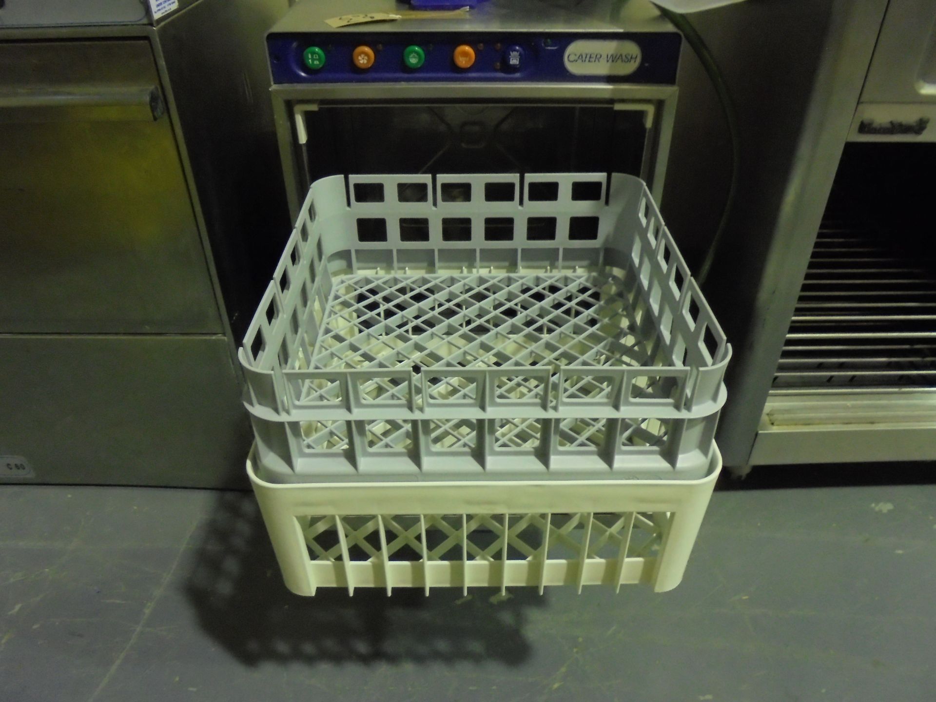 Cater Wash Glass Washer, Model CK40/PS. Size (H) 75cm x (D) 50cm x (W) 47cm . Comes with 2 Plastic - Image 4 of 5