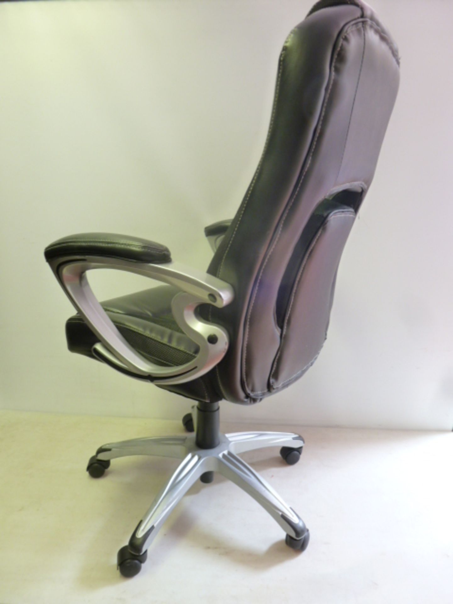 Costco Executive Office Chair. Model 46468. - Image 3 of 6