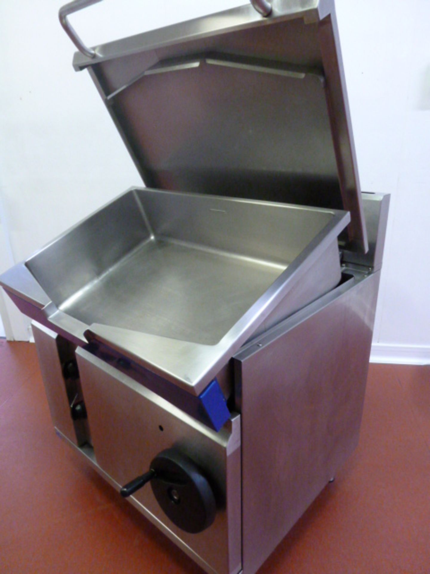 Blue Seal Manual Tilt Gas Bratt Pan, Model G580-8. S/N 732079. Size (W) 90cm. - Image 3 of 4