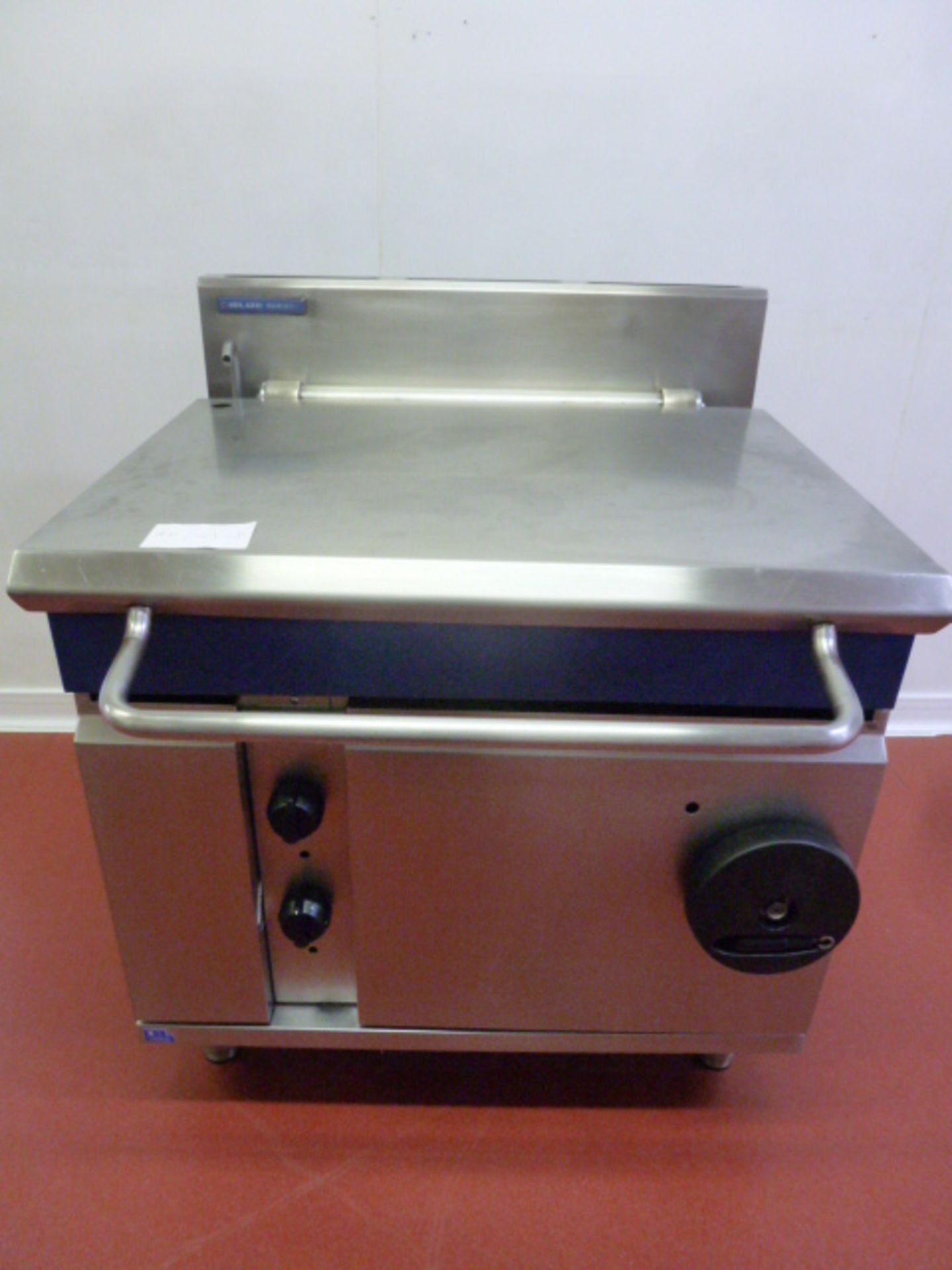 Blue Seal Manual Tilt Gas Bratt Pan, Model G580-8. S/N 734498. Size (W) 90cm.