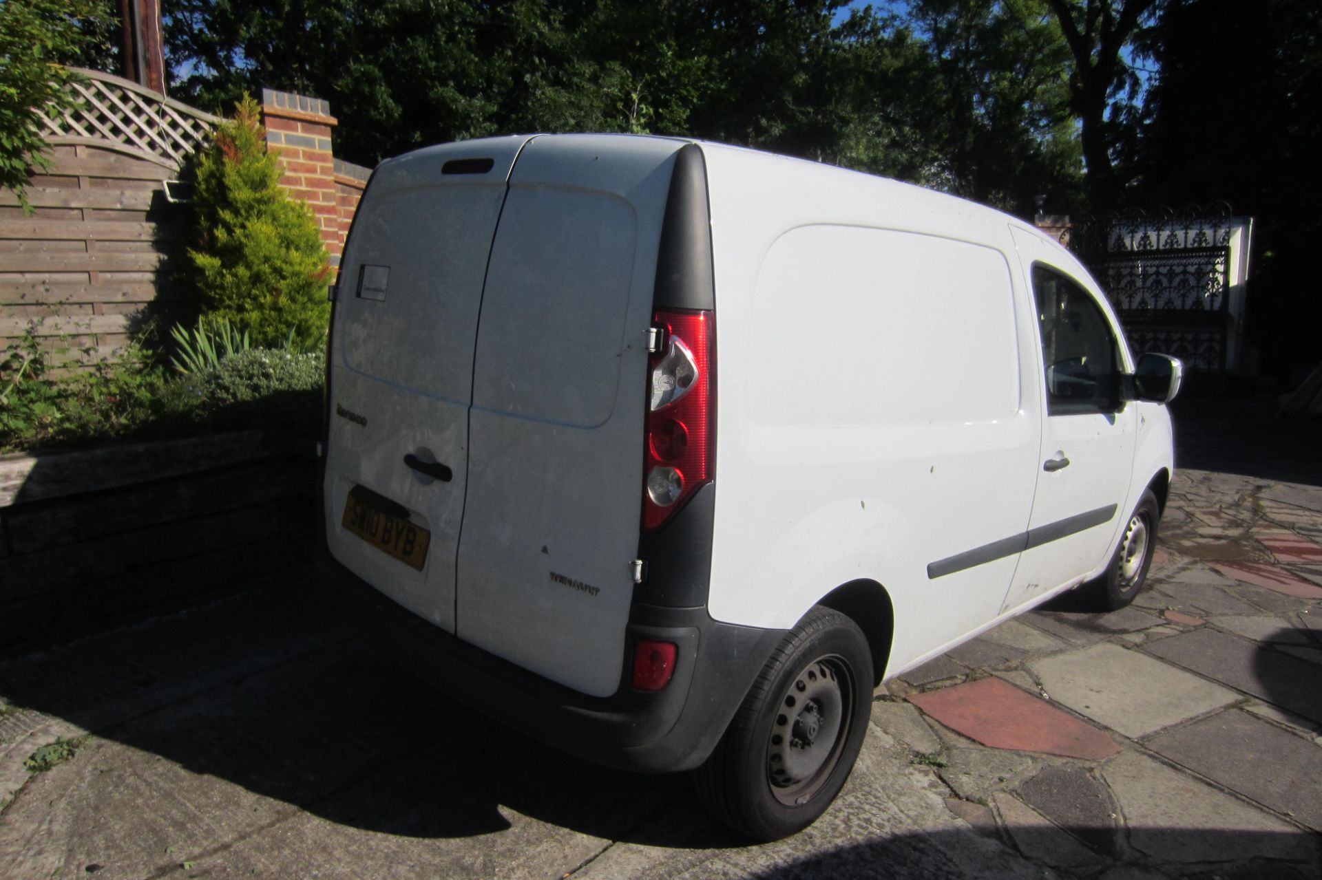 SW10 BYB (2010) Kangoo ML19 Extra DCI70 Car Derived Van. Colour White, 1461cc, Diesel. Date First - Image 2 of 10