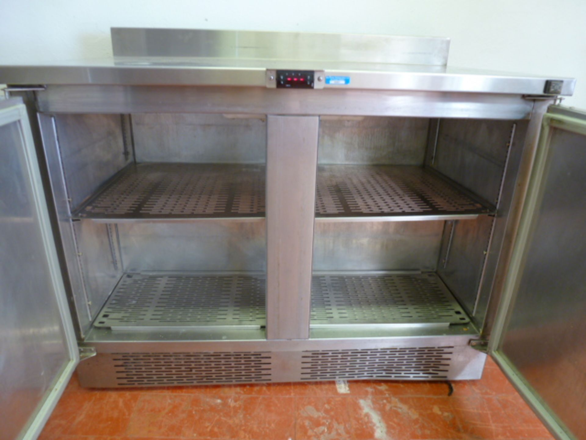 2 Door Refrigerated Storage Cupboard with Stainless Steel Prep Table Top, on Castors. Size (W) - Bild 2 aus 3