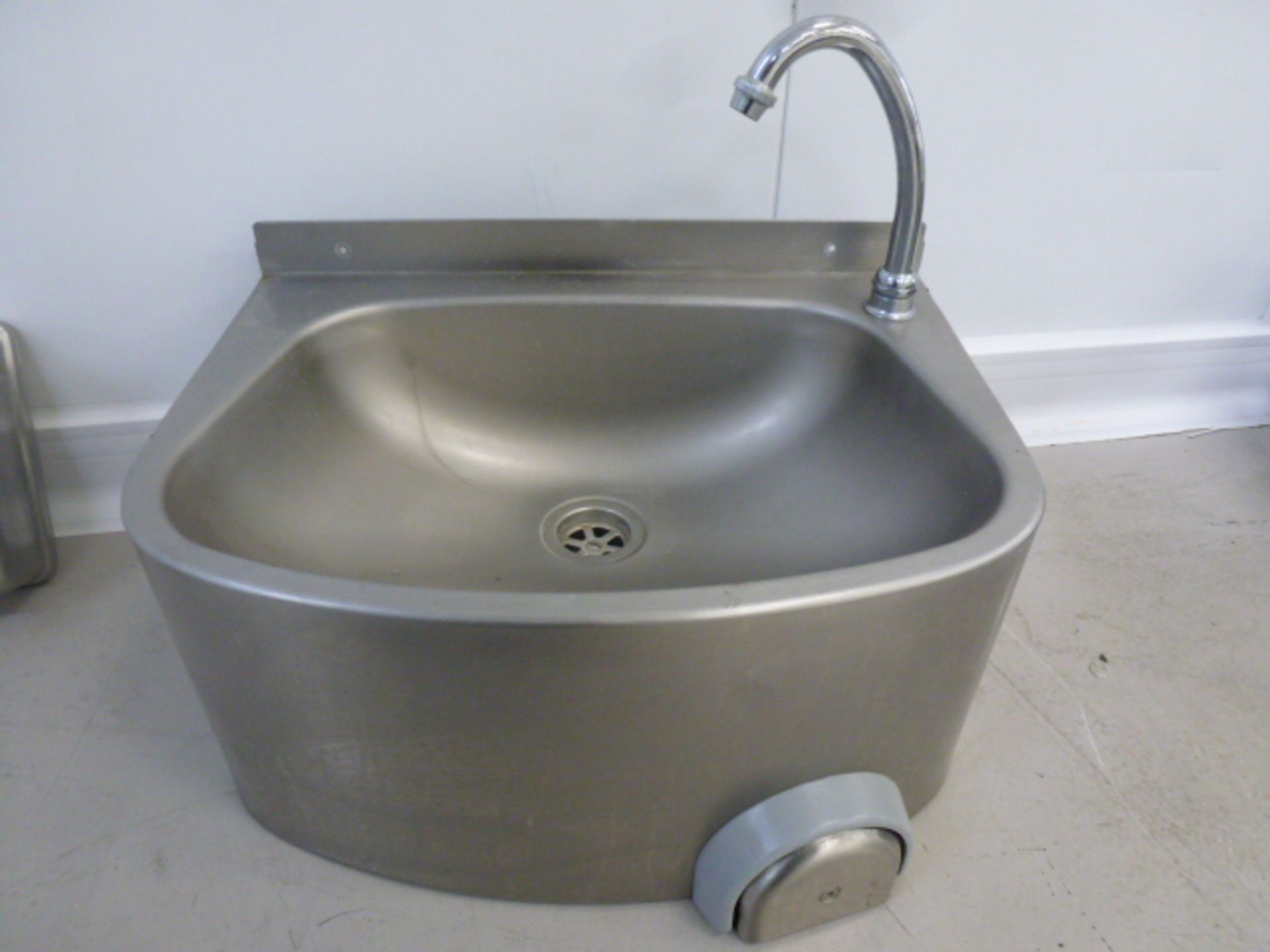 Stainless Steel Knee Operated Hand Wash Basin with Soap Dispenser. - Bild 2 aus 3