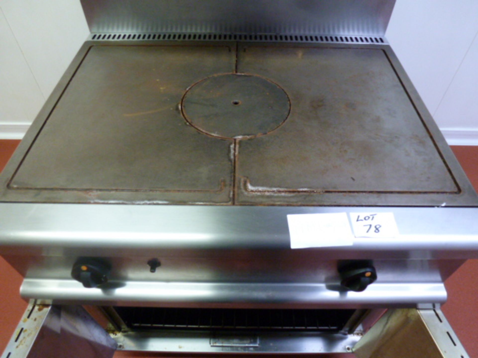 Lincat Stainless Steel Solid Top Range/Hot Plate with Oven Under & Shelf Over. Model OG7005/N, S/N - Image 3 of 5
