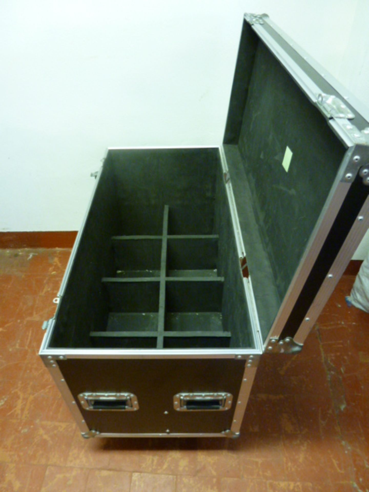 Rhino Cable Trunk Flight Case, on Castors. Size (H)76cm x (D)52cm x (W)103cm. - Image 3 of 4