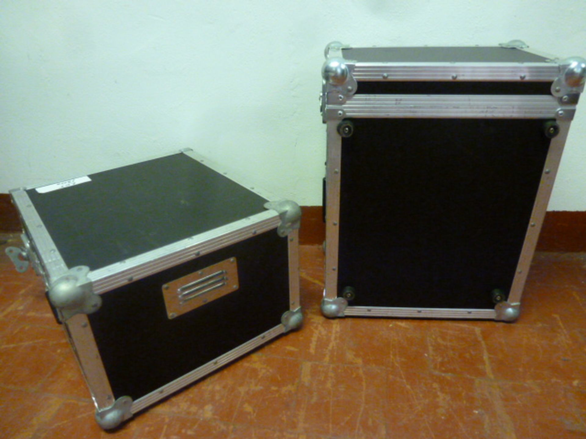 2 x Unbranded Vented Flight Cases. Size (H)27 x (D)50 x (W)40. - Image 4 of 4