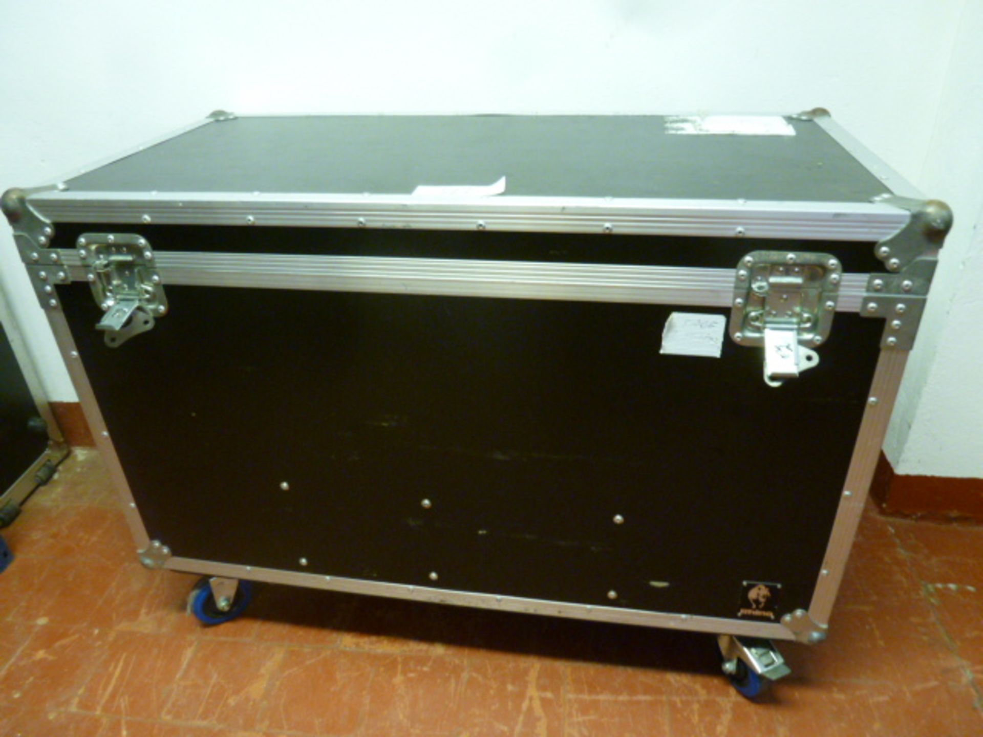 Rhino Cable Trunk Flight Case, on Castors. Size (H)76cm x (D)52cm x (W)103cm.