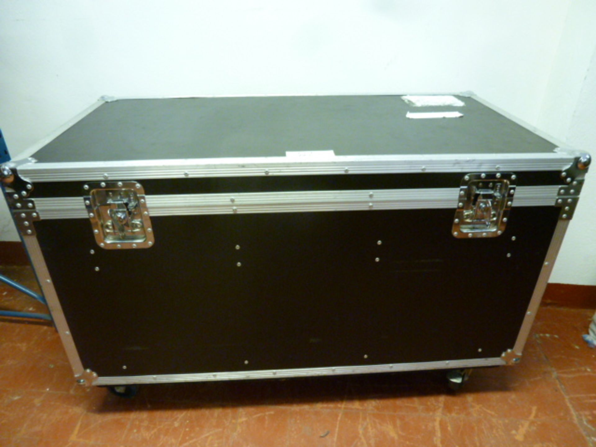 Spider Cable Trunk Flight Case, with 3 Removable Dividers, on Castors. Size (H)78cm x (D)62cm x (W)