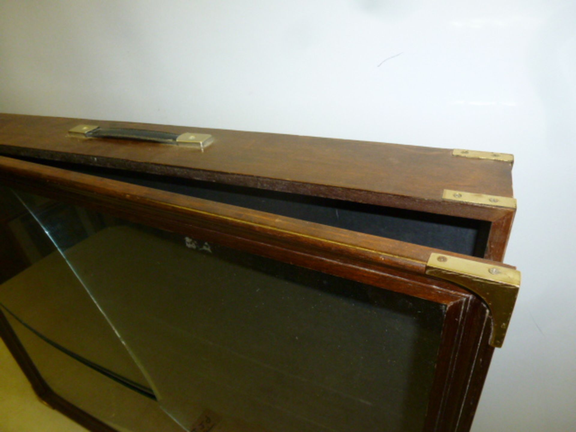 Oak Glass Fronted Display Cabinet with Brass Corners & Leather Handle. Size (H) 60cm x (W) 80cm x ( - Image 3 of 3