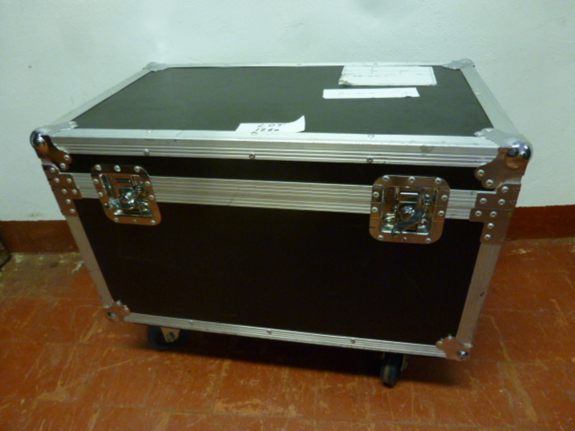 Spider Flight Case, on Castors. Size (H)58cm x (D)43cm (W)73cm.