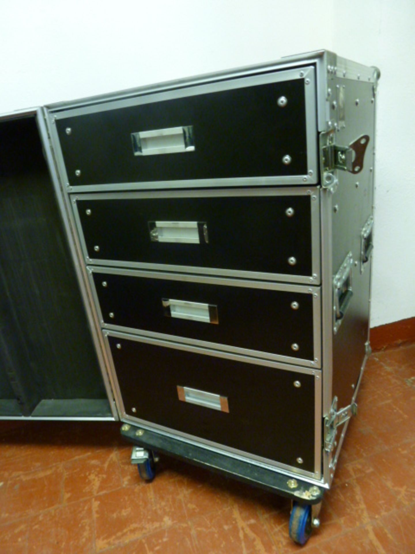 Rhino Production Flight Case with 4 Drawers, on Castors. Size (H) 92cm x (D) 60cm x (W) 53cm. - Image 3 of 4