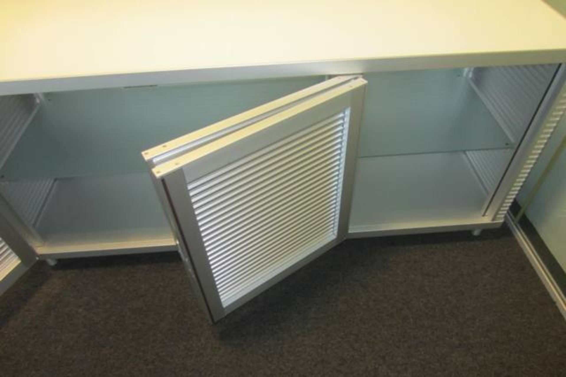 Office Credenza Unit in White Perspex with Aluminium Corrugate Sides & 3 Doors. - Image 4 of 4