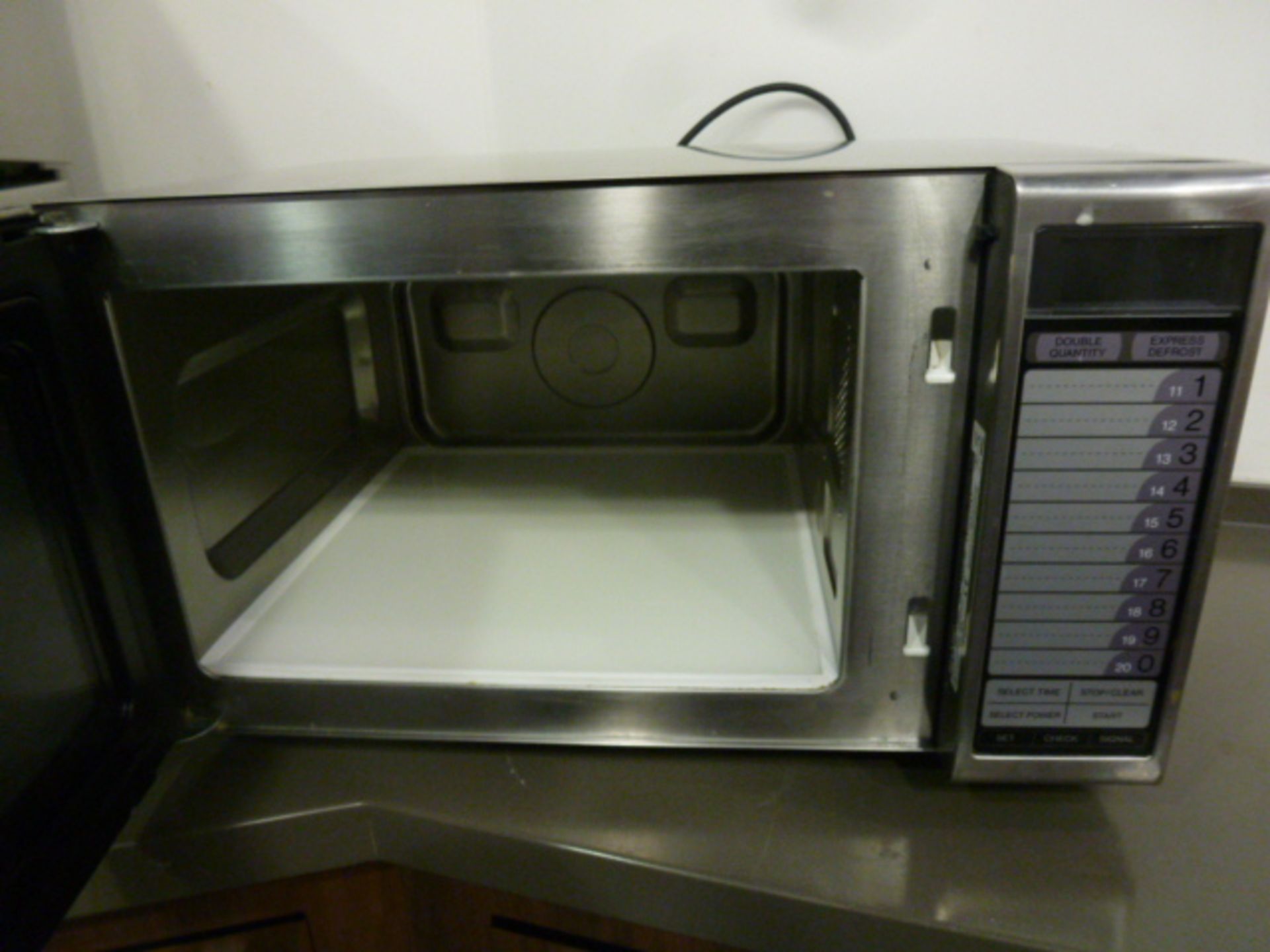 Sharp 1000W Commercial Microwave Oven, Model R-21ATP - Image 2 of 2