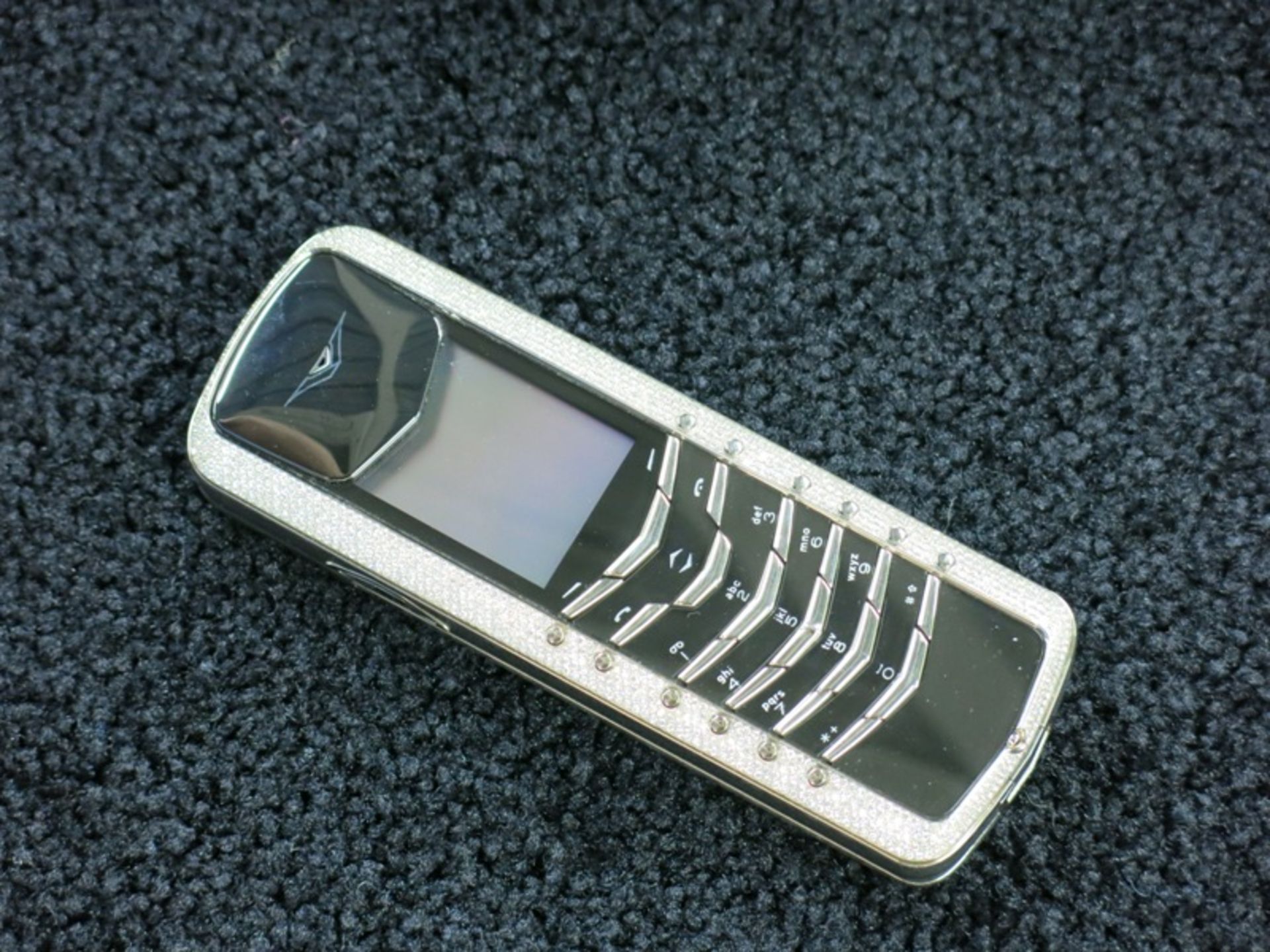 Vertu Signature Classic Phone in 18kt White Gold Phone with Full Pave Diamond Outer Cover & 18kt - Image 6 of 7
