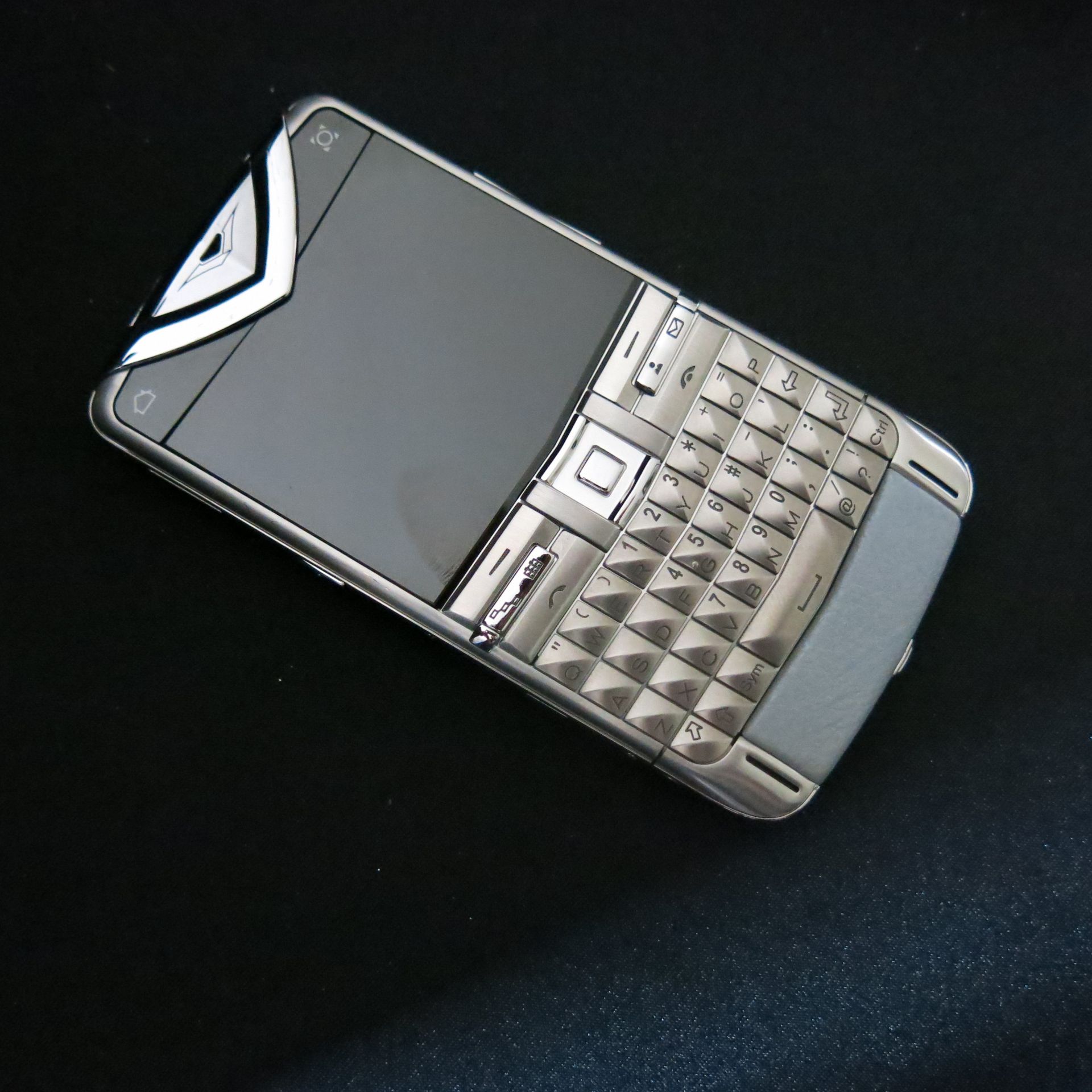 Entire Contents of the VERTU Museum Collection to Include: 105 Various Iconic Phones & Appearance - Image 72 of 106