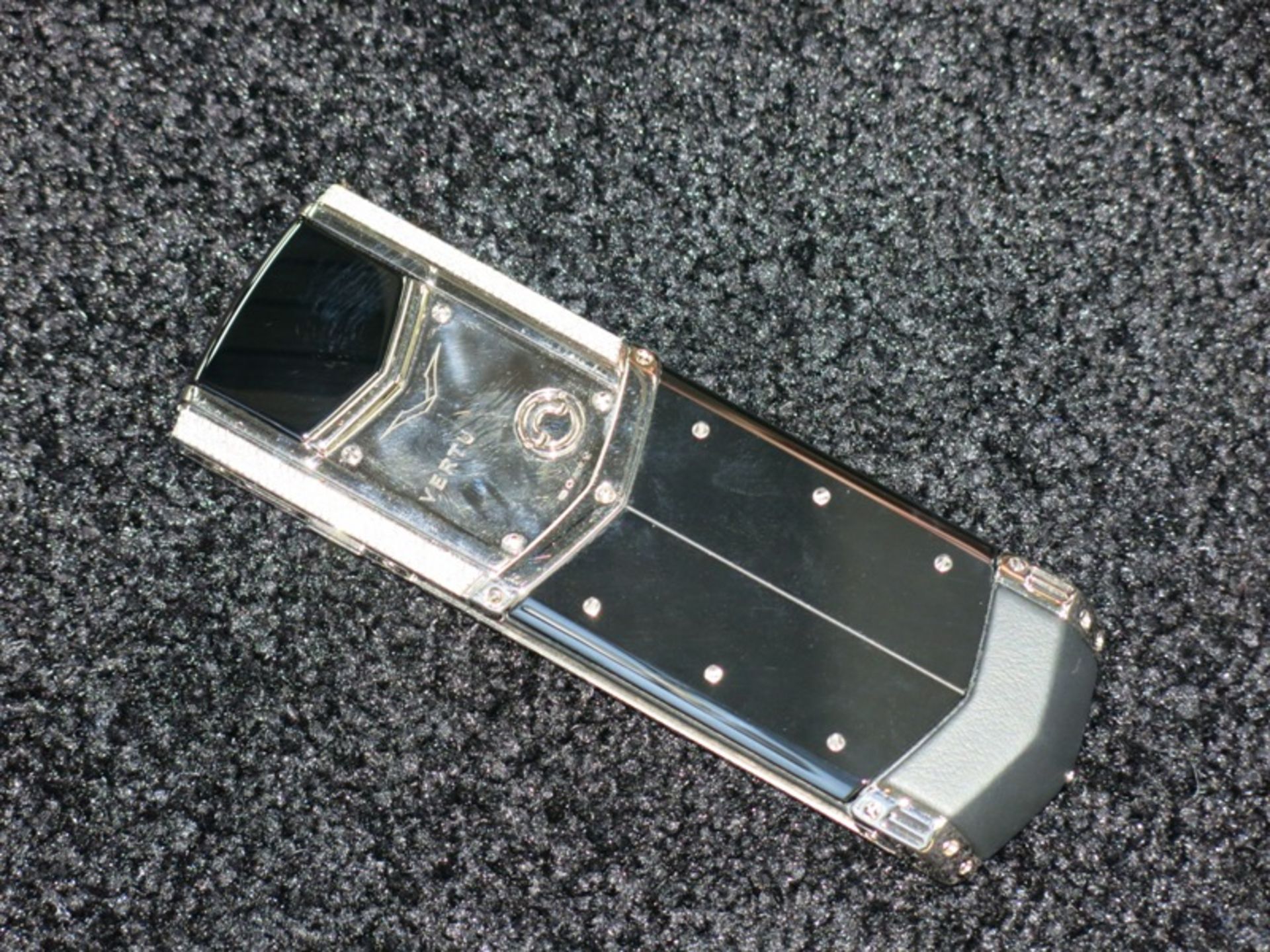 Vertu 18kt White Gold Signature S Phone with White Gold Pave Diamond Side Cheeks & IHF Ports. - Image 4 of 4