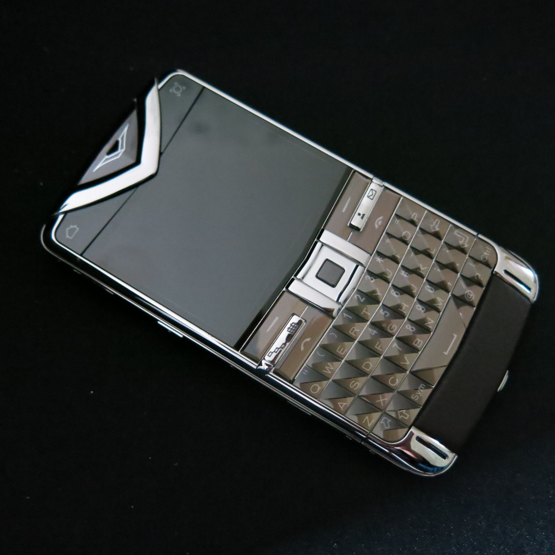 Entire Contents of the VERTU Museum Collection to Include: 105 Various Iconic Phones & Appearance - Image 70 of 106
