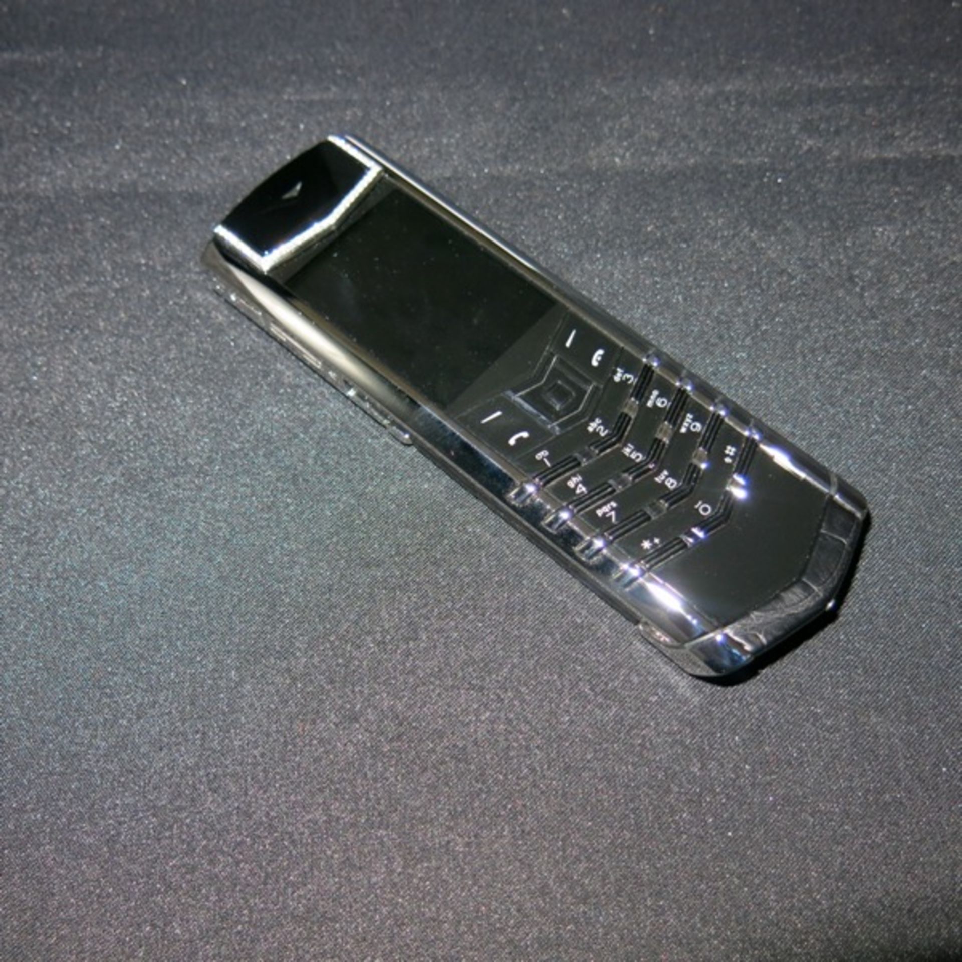 Vertu Signature S Phone with Diamond Pillow Frame & Polished Stainless. Furnished with Ceramic - Image 4 of 6