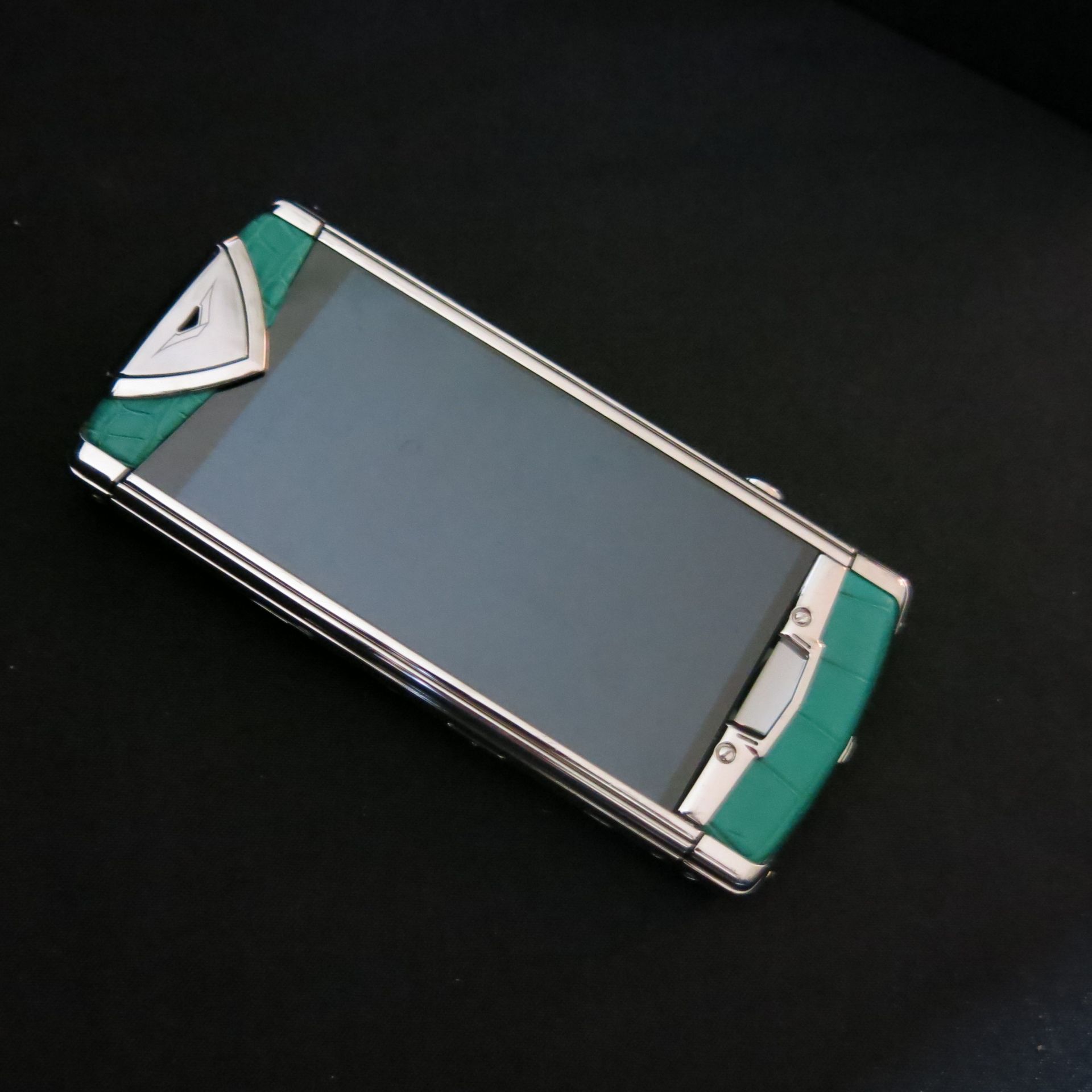 Entire Contents of the VERTU Museum Collection to Include: 105 Various Iconic Phones & Appearance - Image 22 of 106