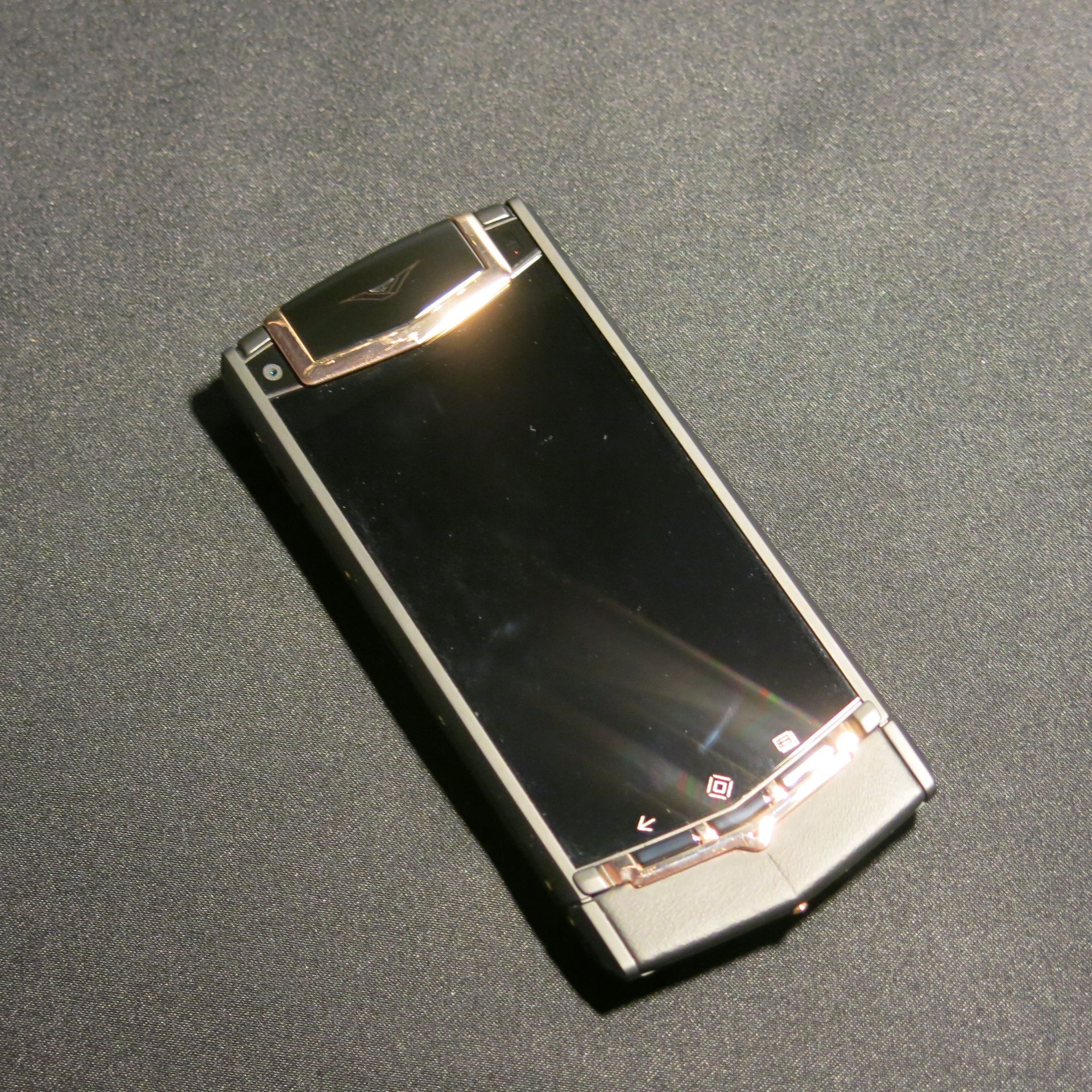 Entire Contents of the VERTU Museum Collection to Include: 105 Various Iconic Phones & Appearance - Image 101 of 106