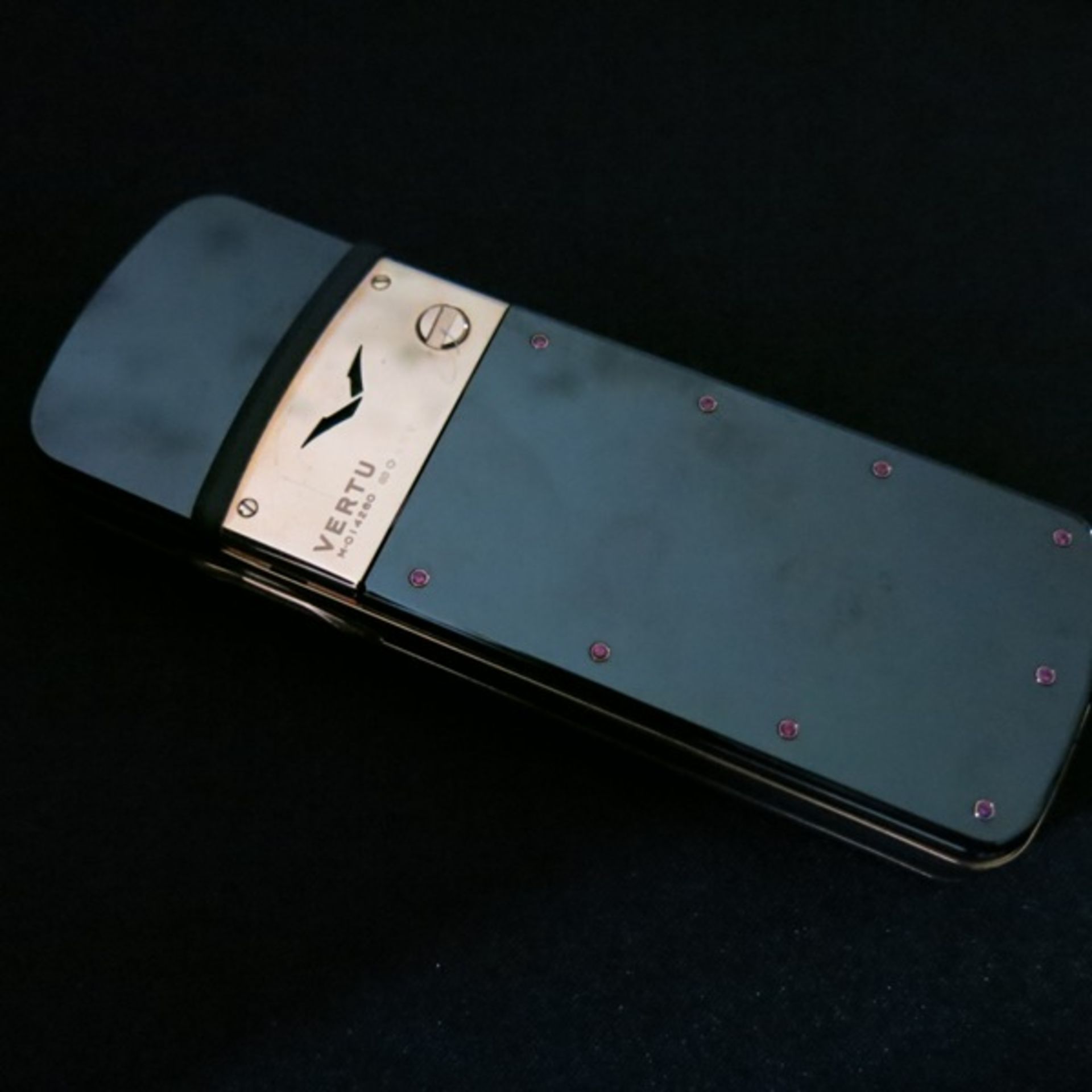 Vertu Signature Classic Phone in 18kt Red Gold, Set with Detailed Floral Designed Rubies & - Image 3 of 7