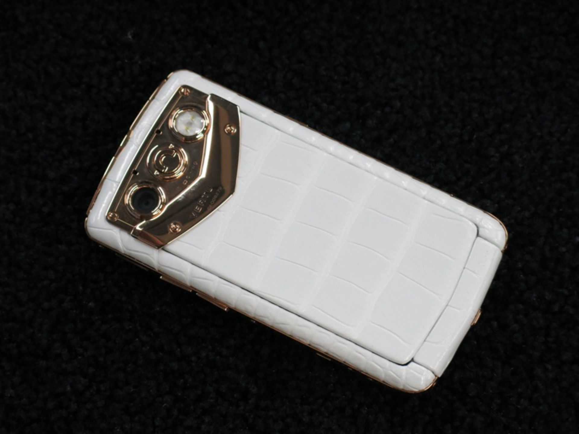 Vertu Constellation Quest Phone in 18kt Red Gold with Diamond Pillow Trim & Diamond Select Key. - Image 7 of 7
