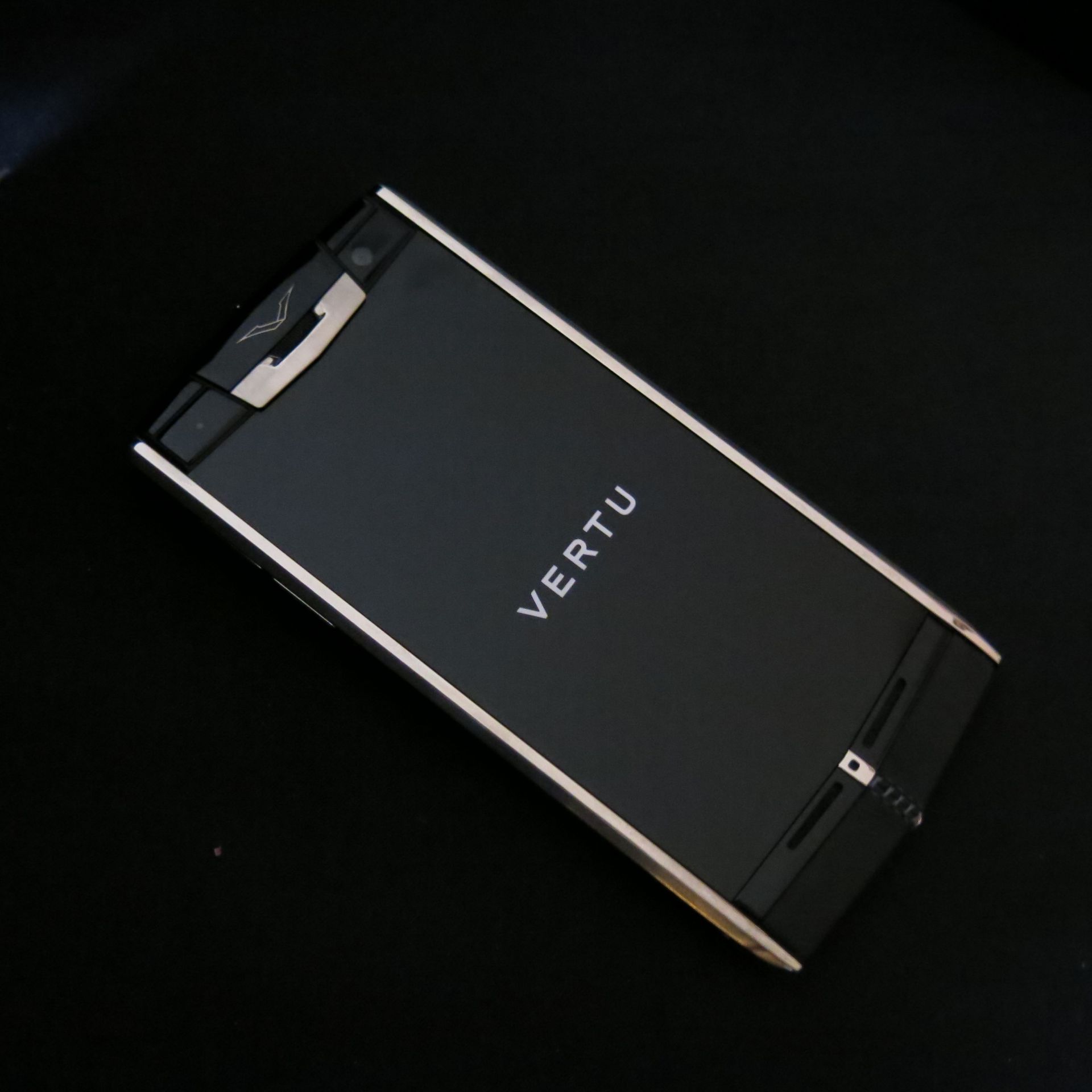 Entire Contents of the VERTU Museum Collection to Include: 105 Various Iconic Phones & Appearance - Image 31 of 106