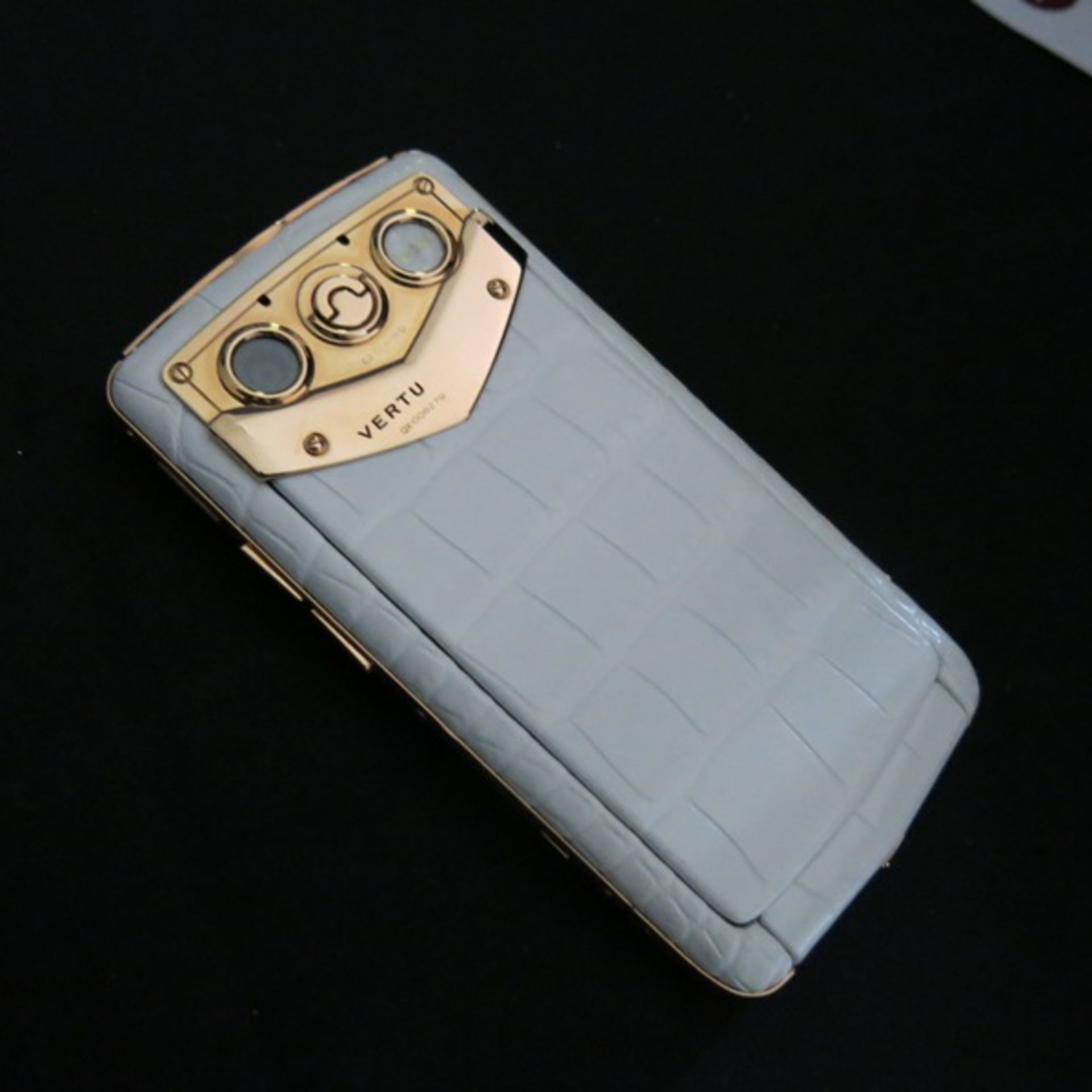 Vertu Constellation Quest Phone in 18kt Red Gold with Diamond Pillow Trim & Diamond Select Key. - Image 4 of 7