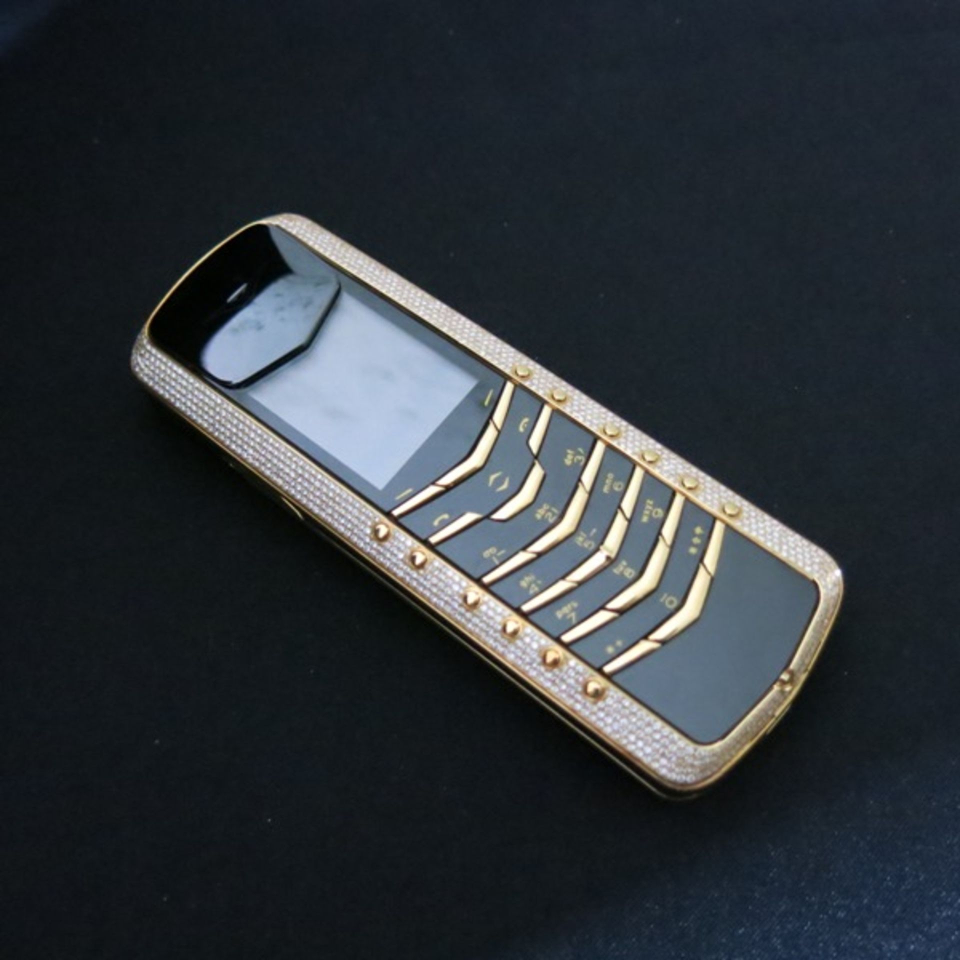 Vertu Signature Classic Phone in 18kt Yellow Gold with Full Pave Diamond Outer Cover & 18kt Yellow