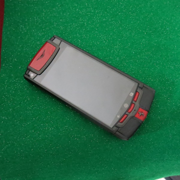 Vertu Ti Ferrari Limited Edition Titanium Phone with Prancing Horse Emblem. Furnished in Red & Black - Image 4 of 8