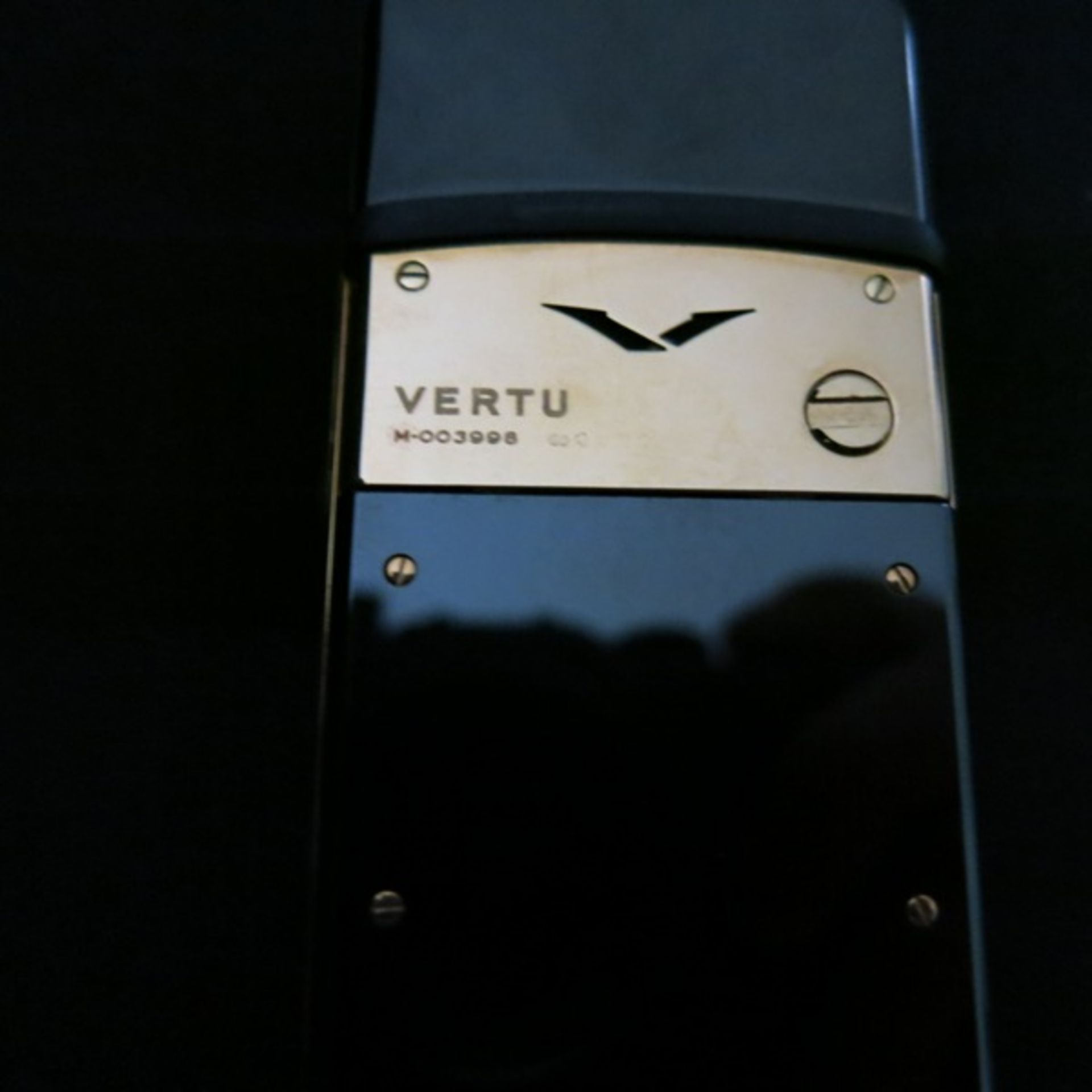 Vertu Signature Classic Phone in 18kt Brushed Yellow Gold with 18kt Polished Yellow Gold - Image 3 of 7