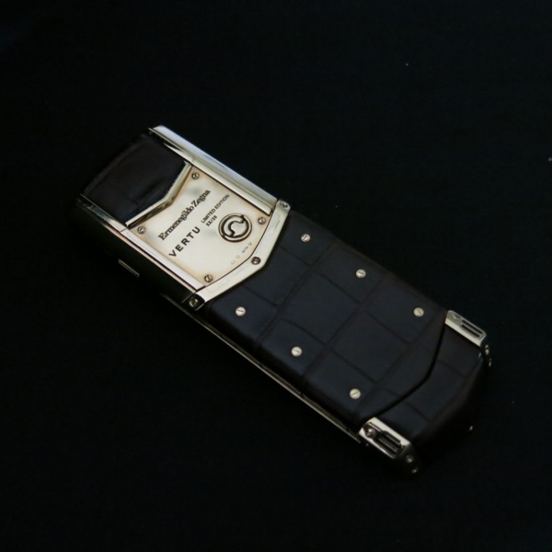 Vertu 18kt Red Gold Signature S Phone with Ruby Select Key. Furnished with Ceramic Pillow, - Image 3 of 4