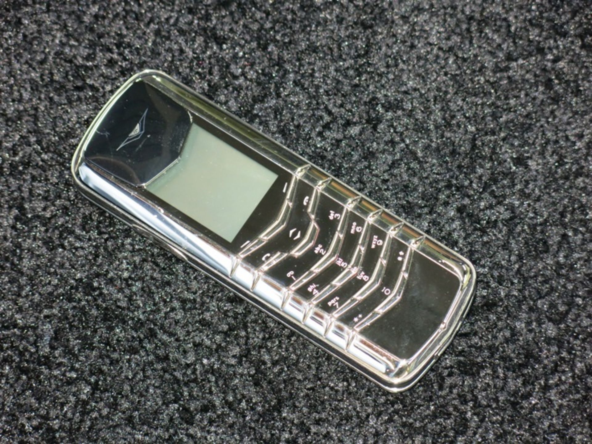 Vertu Signature Classic Phone in Platinum (950) with Platinum Functional Keys & Outer Cover. - Image 4 of 5