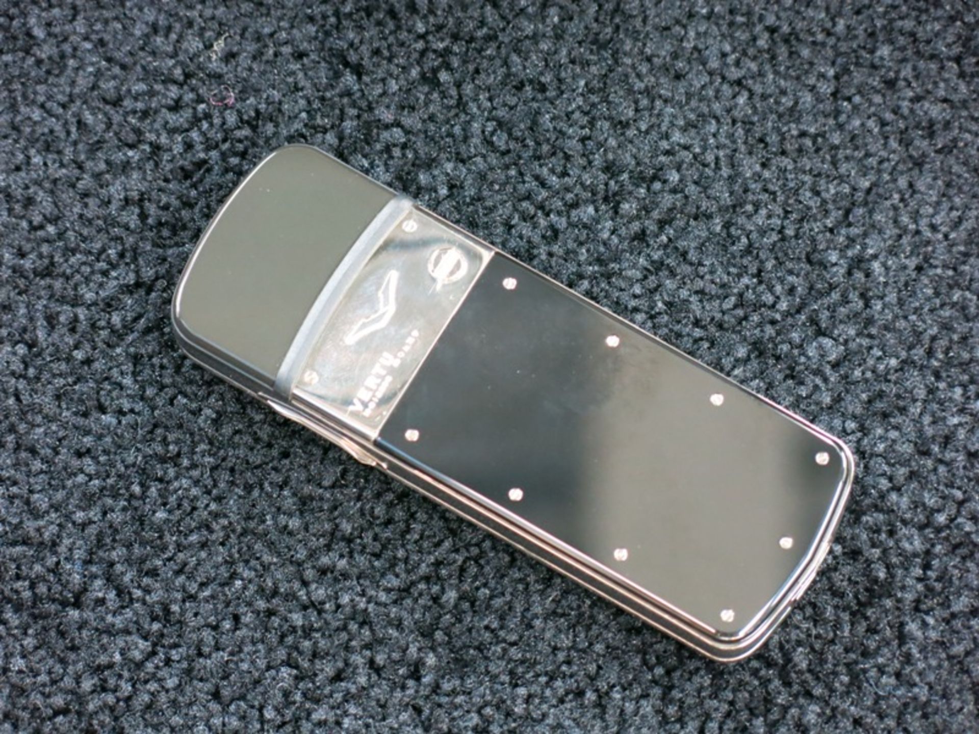 Vertu Signature Classic Phone in 18kt White Gold Phone with Full Pave Diamond Outer Cover & 18kt - Image 7 of 7