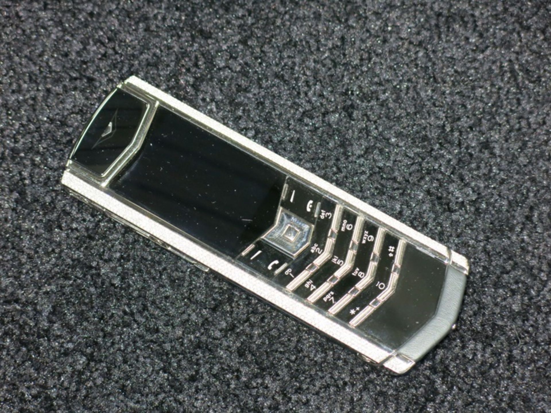 Vertu 18kt White Gold Signature S Phone with White Gold Pave Diamond Side Cheeks & IHF Ports. - Image 3 of 4