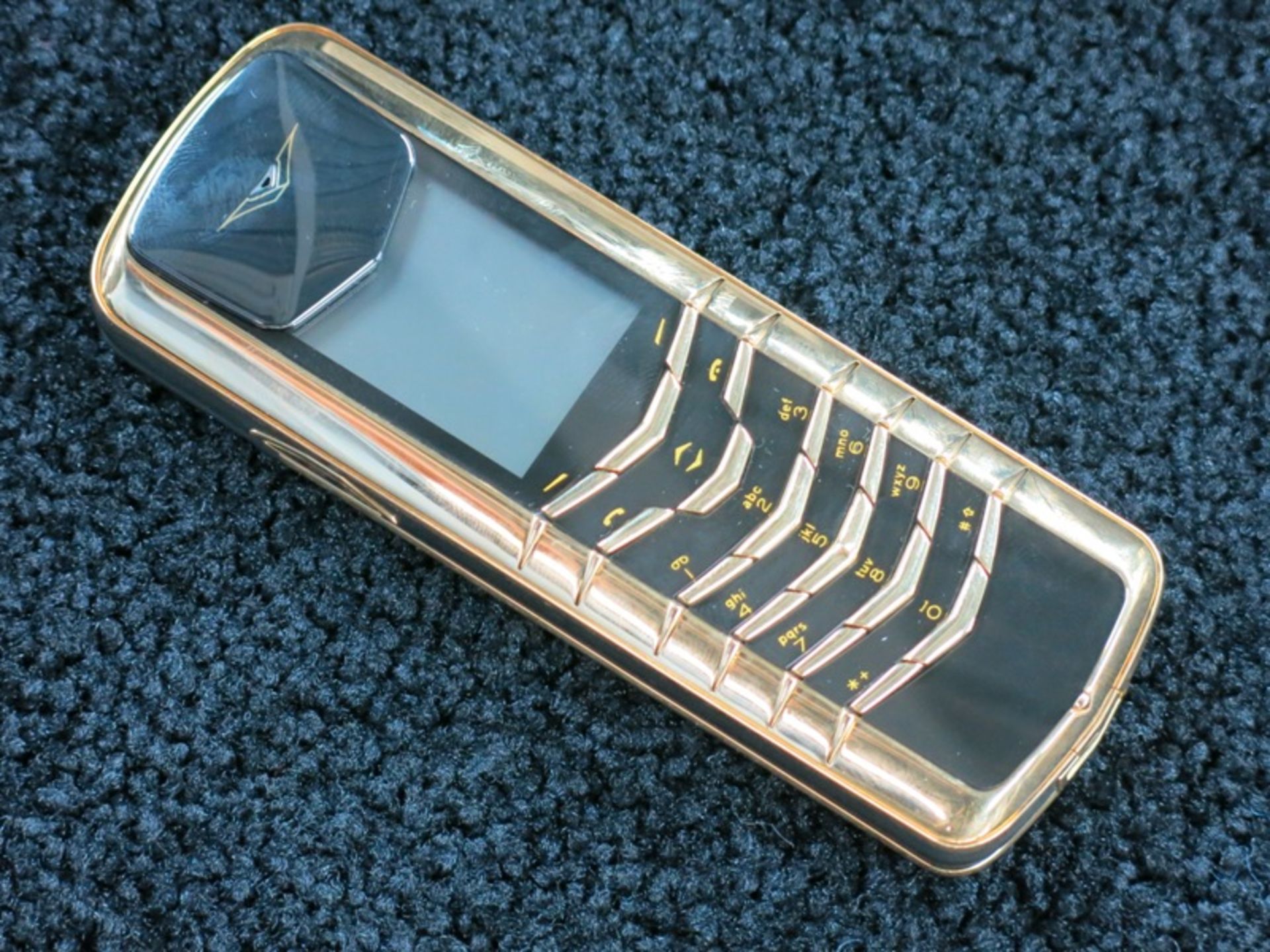 Vertu Signature Classic, 18kt Yellow Gold Phone with Full Yellow Gold Outer Cover & 18kt Yellow Gold