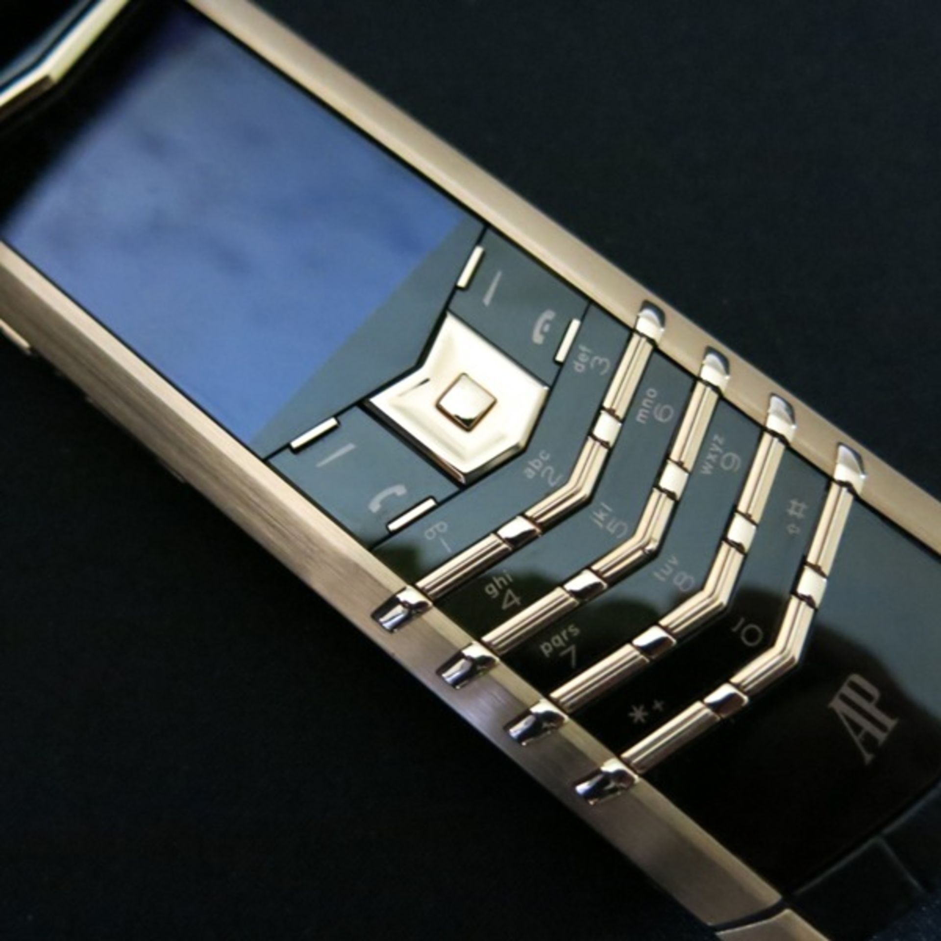 Vertu 18kt Brushed Red Gold Signature S Phone. Designed for AUDEMARS PIGUET Partnership with - Image 5 of 5