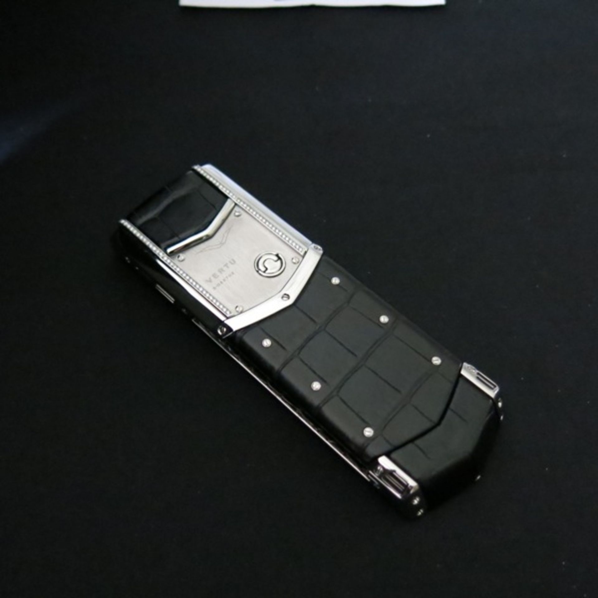 Vertu Signature S Phone with Diamond Pillow Frame & Polished Stainless. Furnished with Ceramic - Image 5 of 6