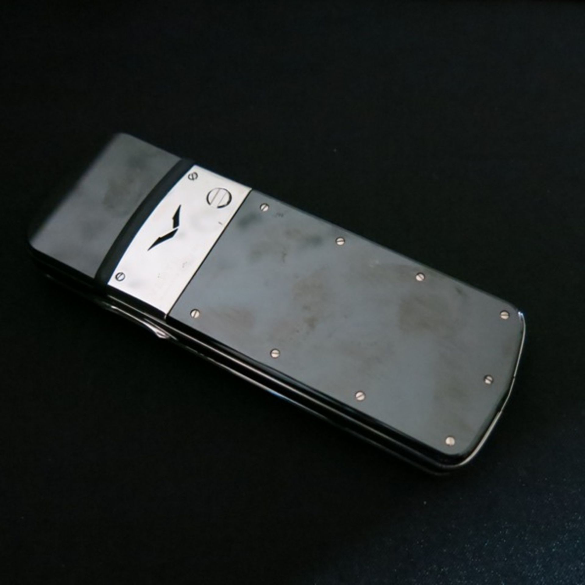 Vertu Signature Classic Phone in Platinum (950) with Platinum Functional Keys & Outer Cover. - Image 2 of 5