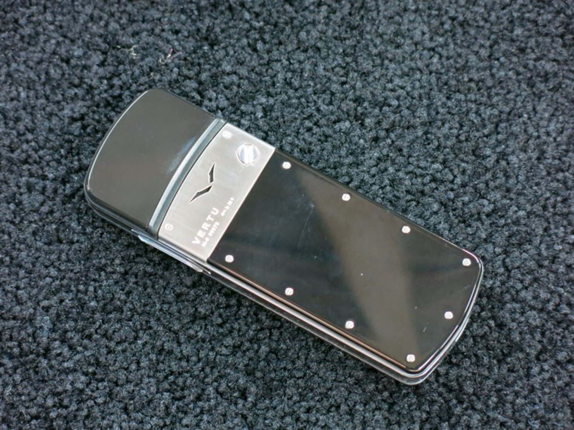 Vertu Signature Classic Phone in 18kt Brushed White Gold with 18kt Polished White Gold Functional - Image 5 of 5