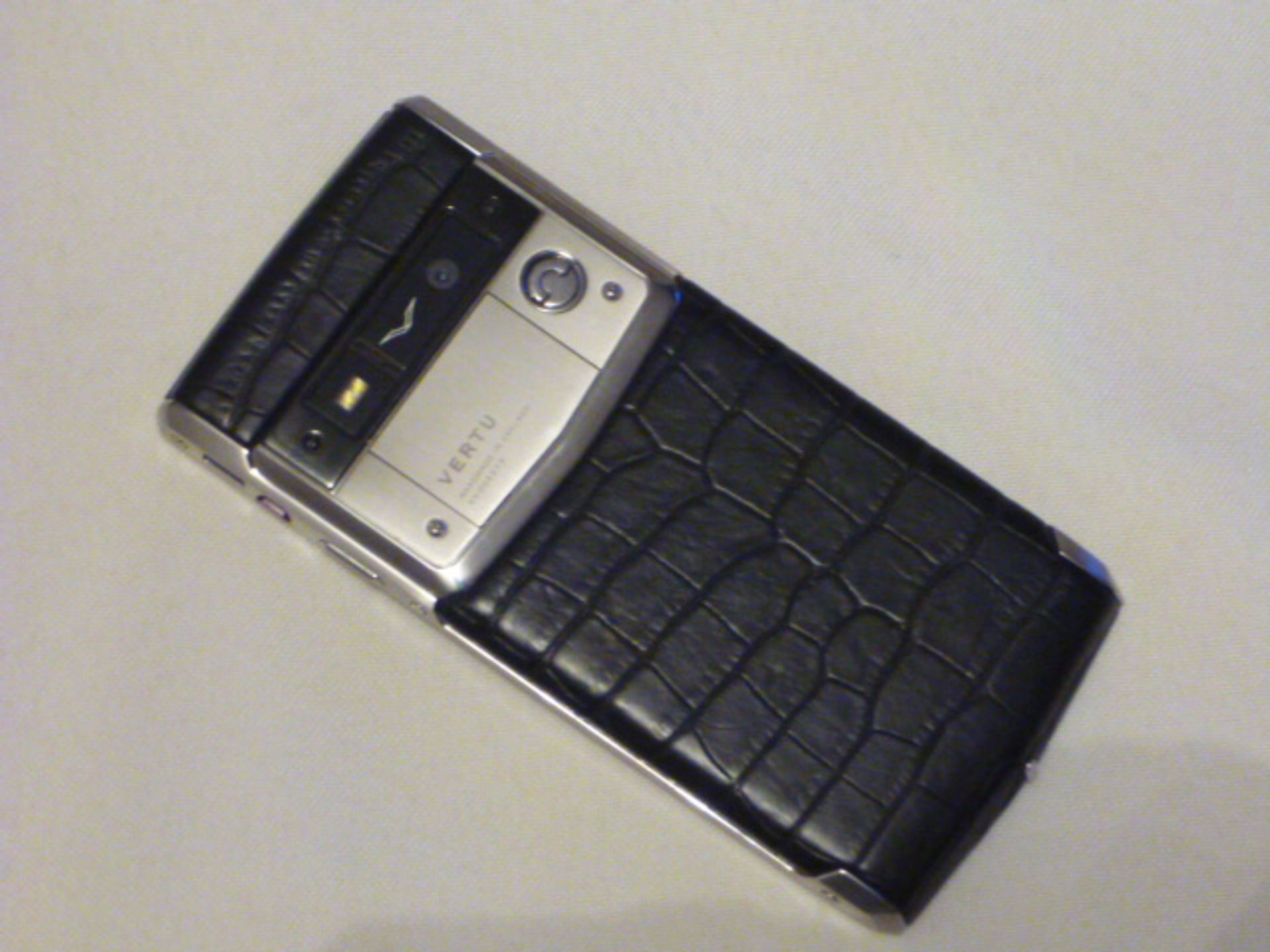 Vertu Signature Touch Phone, Black Alligator, S/N EX-005273. Comes with Sales Pack & Charging - Bild 2 aus 2