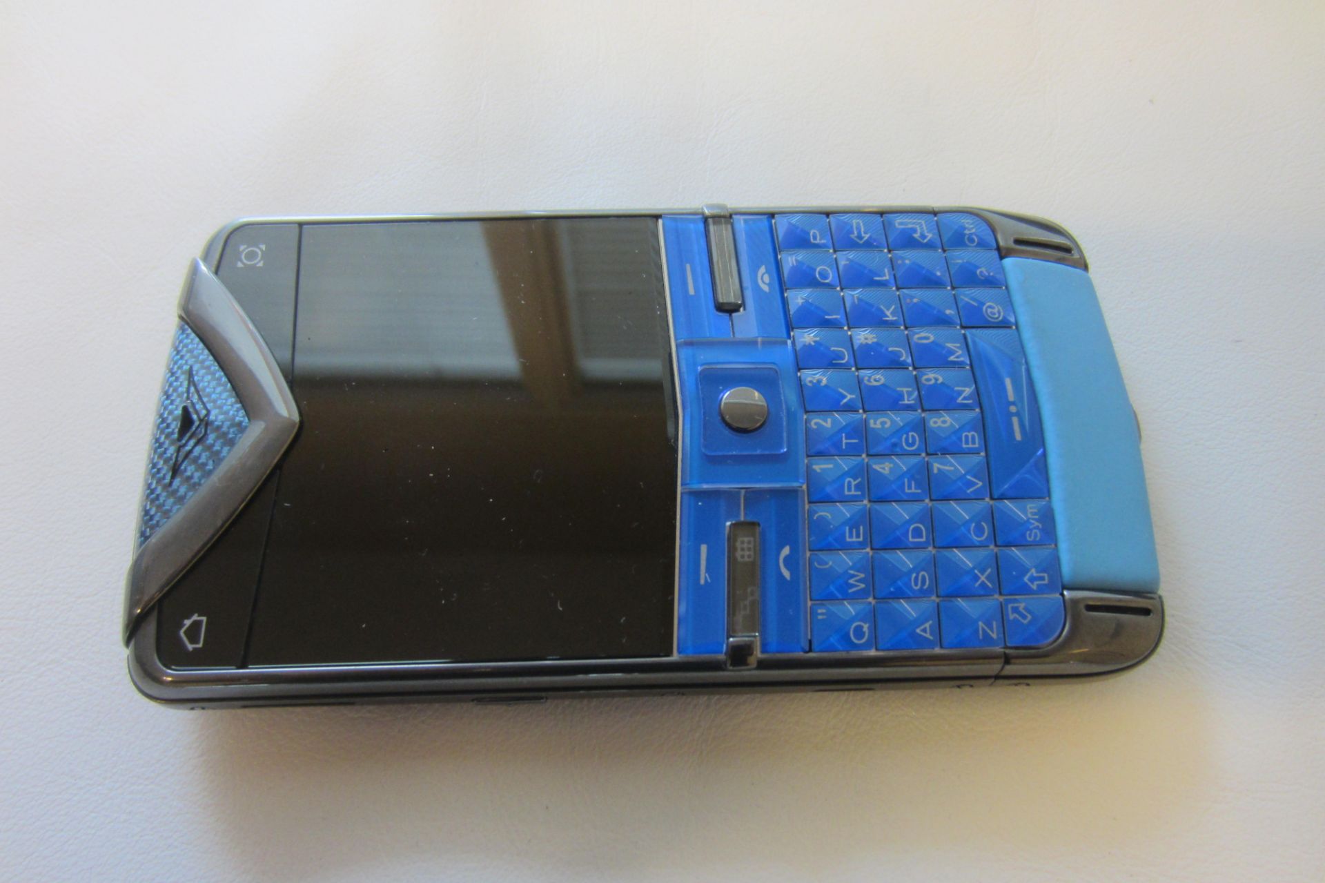 Re-Offered Due to Default by Buyer: Archive Collection of 23 Vertu Constellation Quest Phones - Bild 8 aus 13