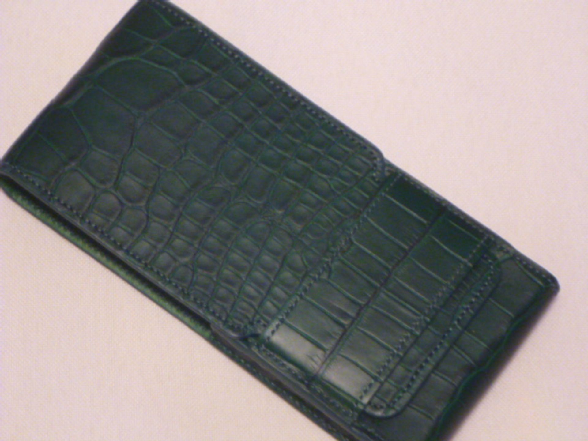 Vertu Signature Touch Phone, Green Alligator, S/N EMX-006317. Comes with Sales Pack, Charging - Image 3 of 3