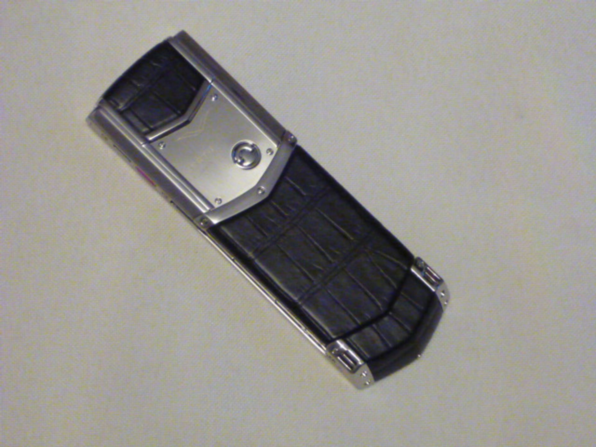 Vertu Signature S Phone (Cinderella Version) Stainless Steel with Black Alligator Skin Back. S/N S- - Bild 2 aus 3