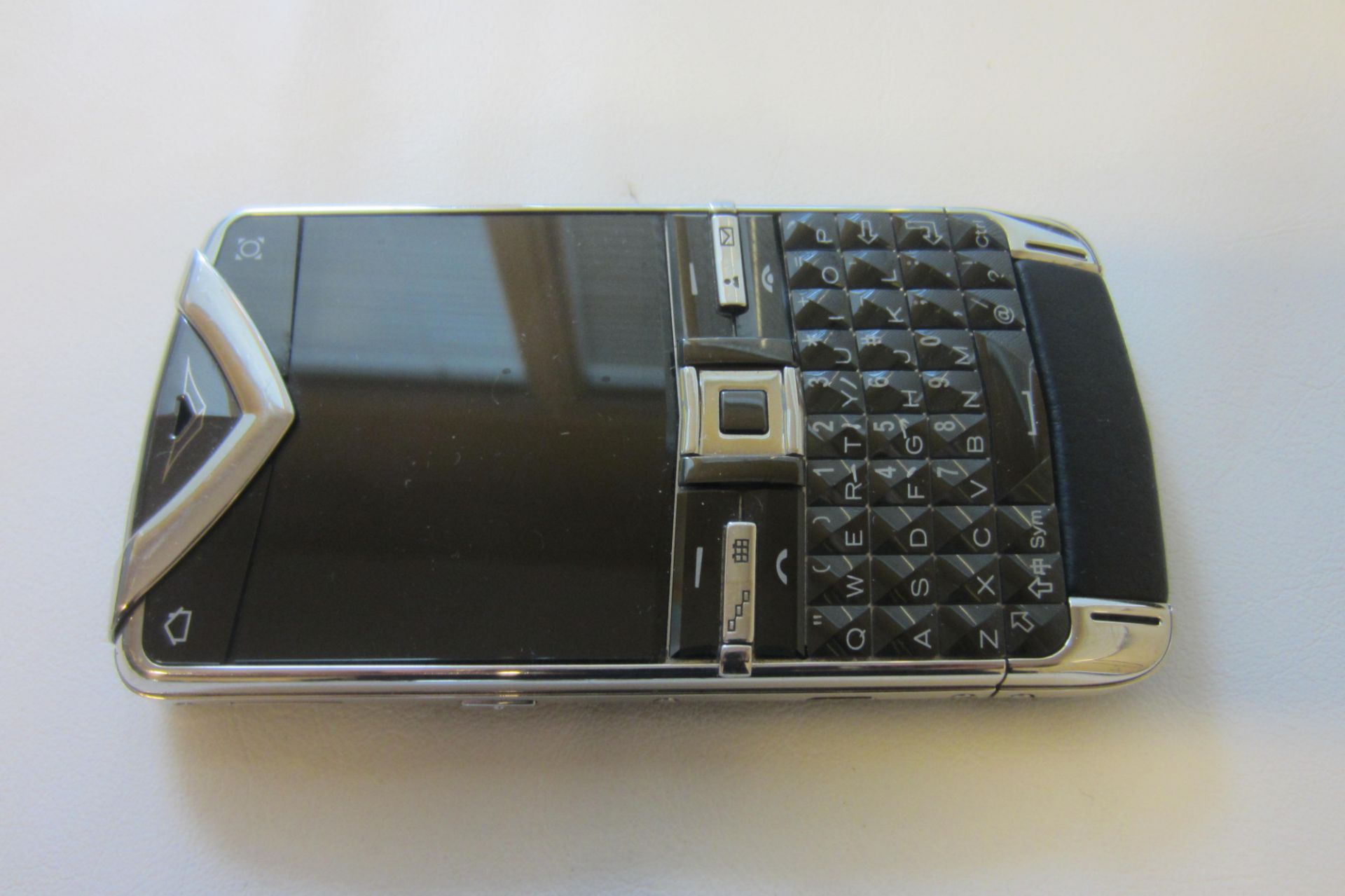 Re-Offered Due to Default by Buyer: Archive Collection of 23 Vertu Constellation Quest Phones - Bild 9 aus 13